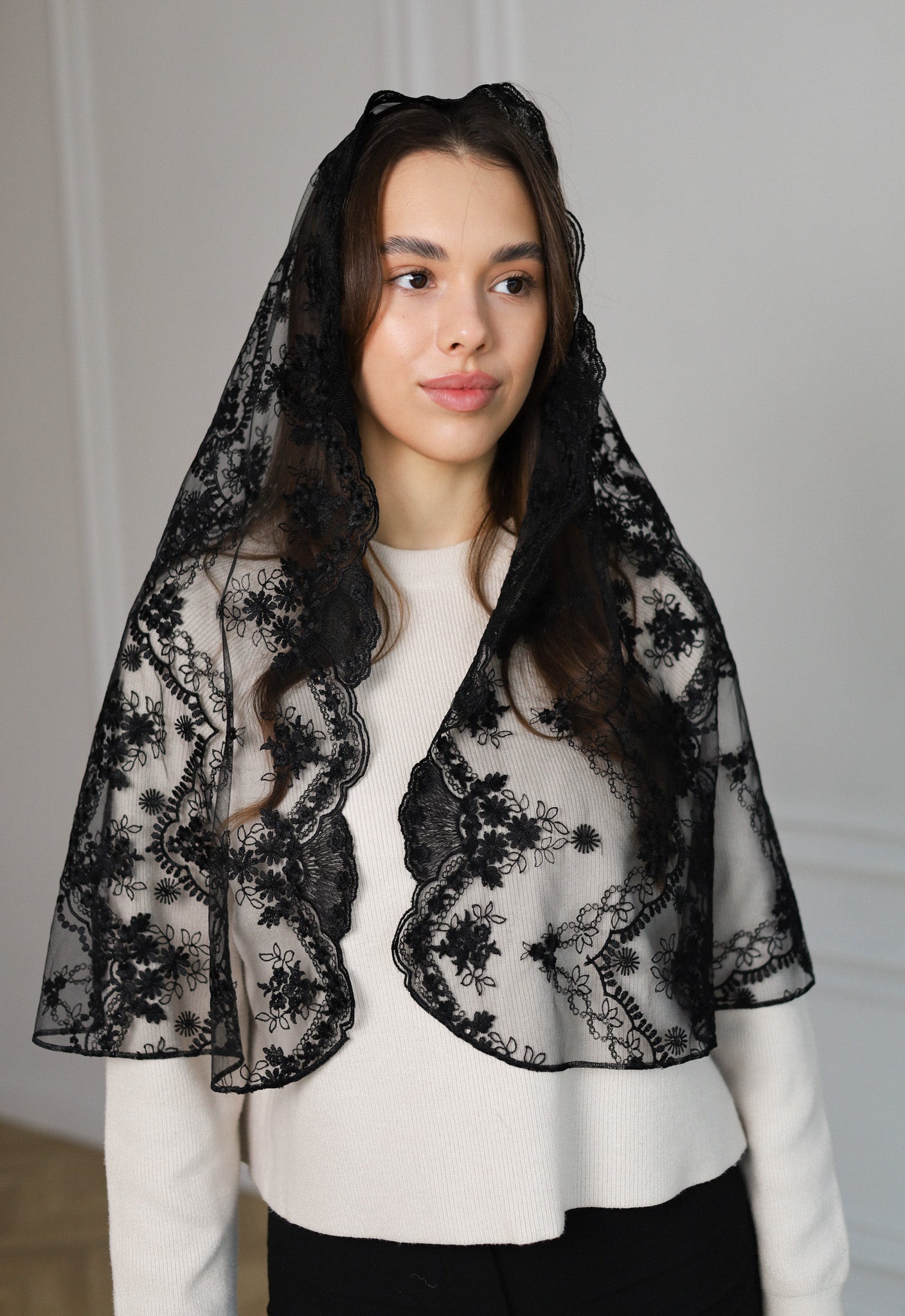 NEW BLACK MANTILLA