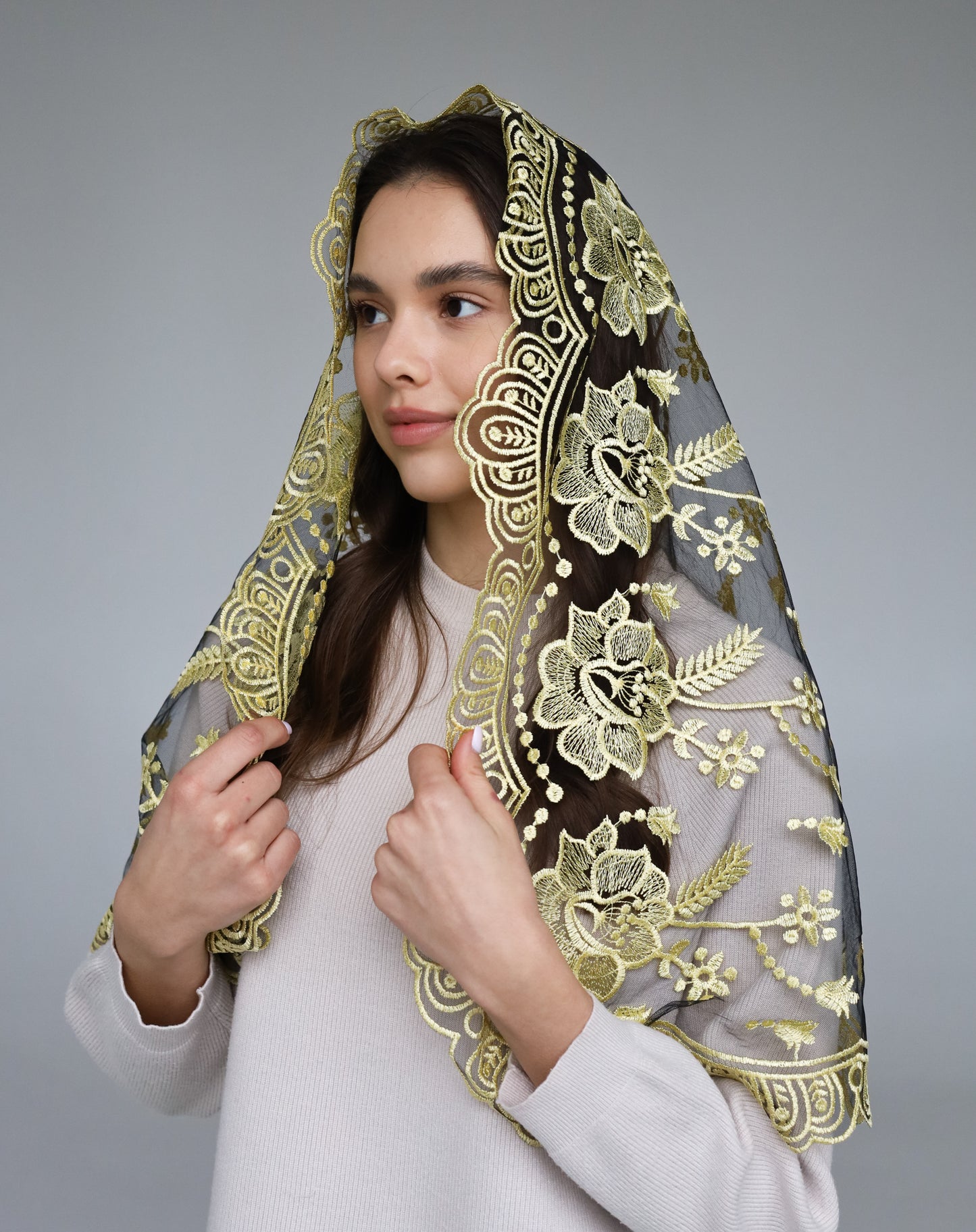 LONG YELLOW VEIL
