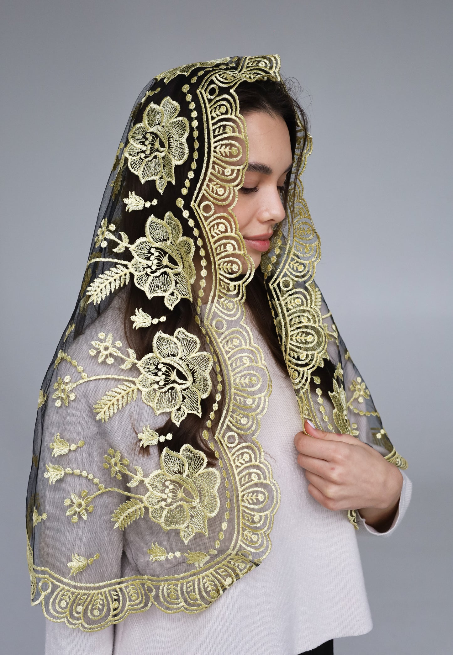 LONG YELLOW VEIL