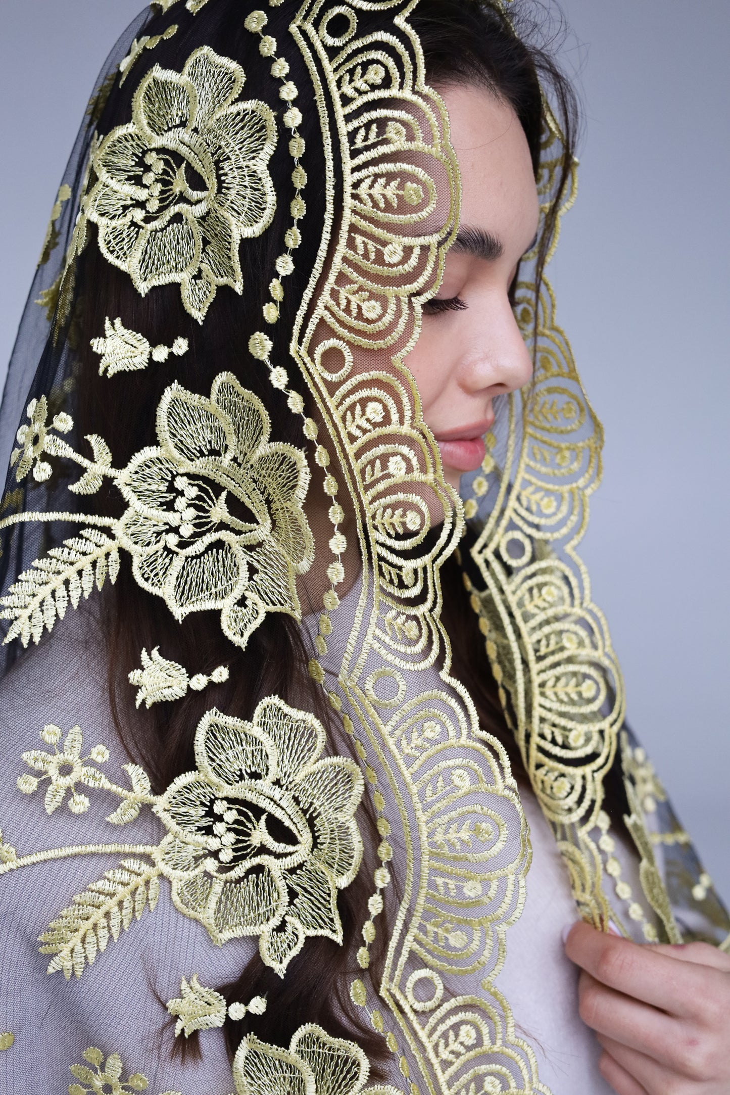 LONG YELLOW VEIL