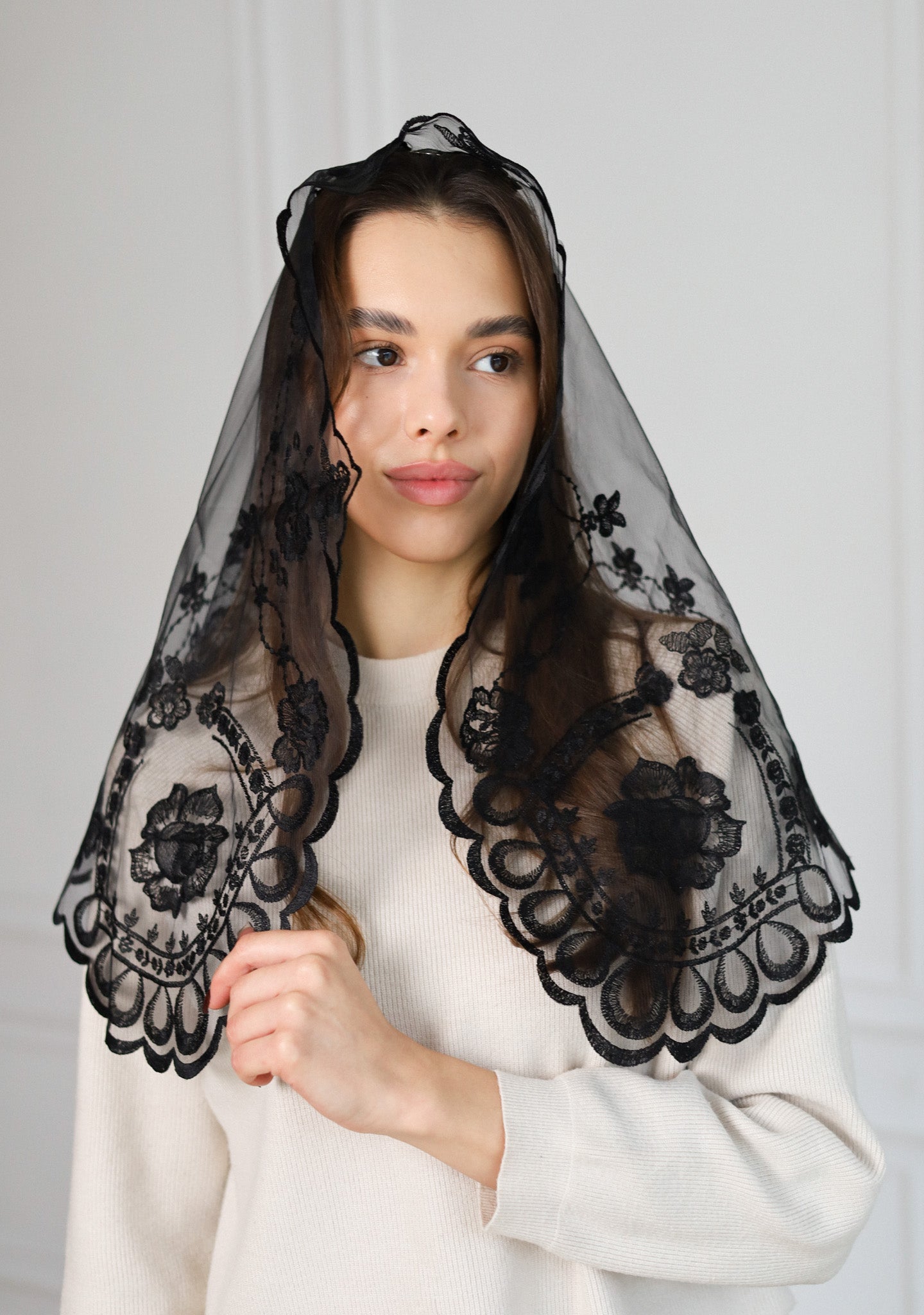 SHORT BLACK VEIL - MariaVeils