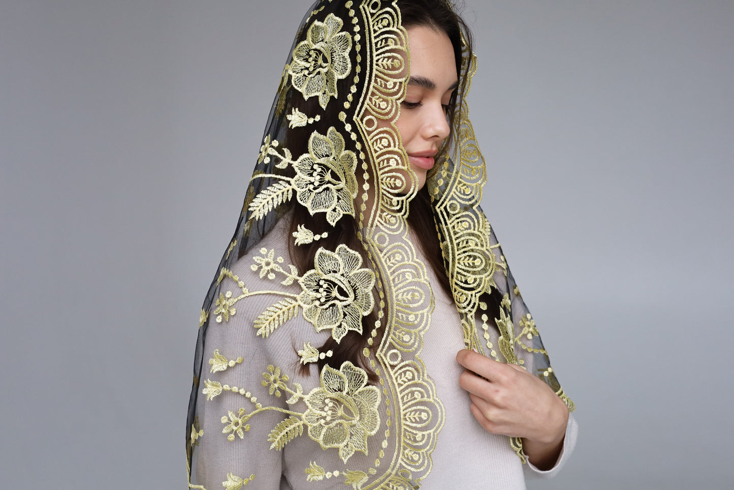 LONG YELLOW VEIL