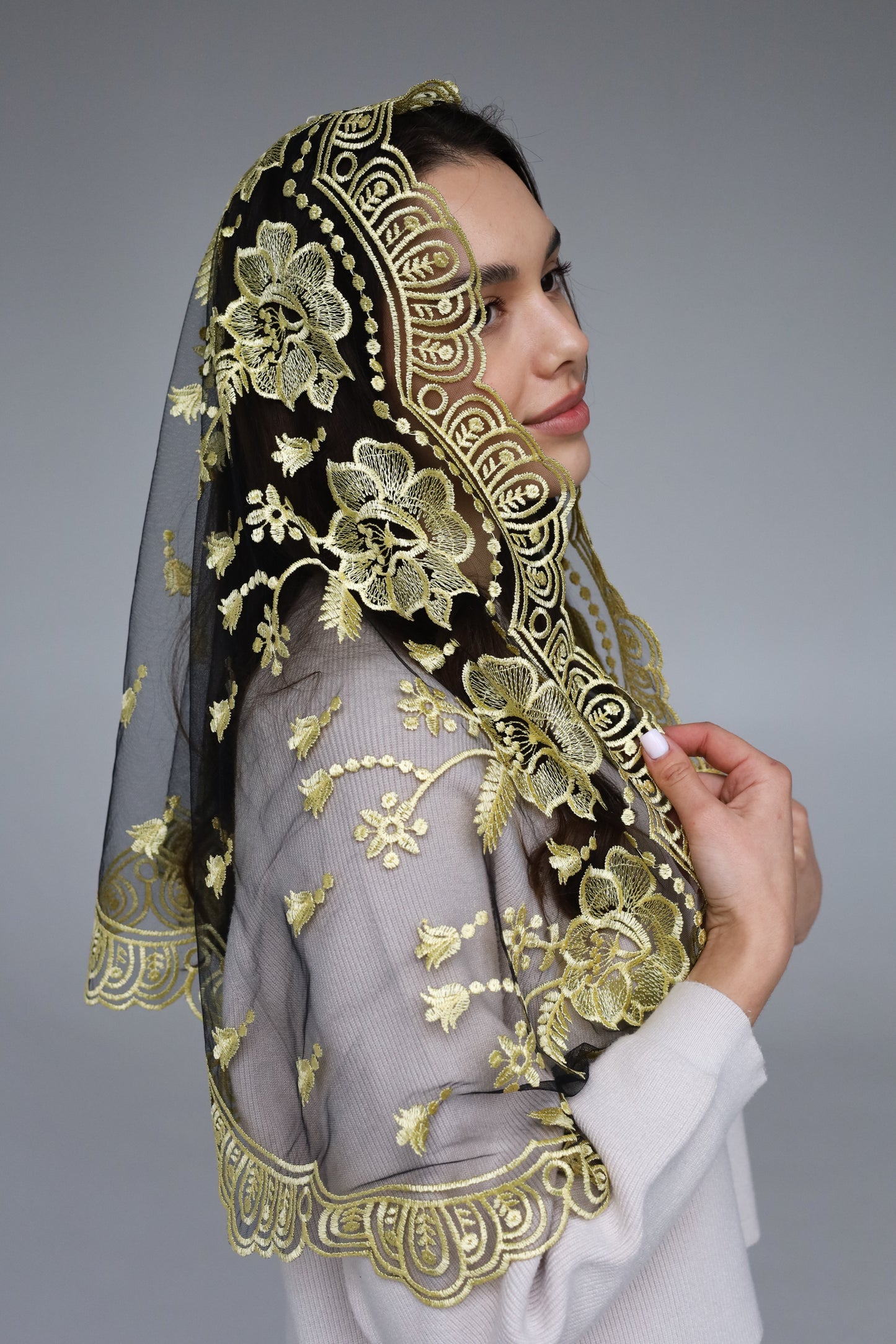 LONG YELLOW VEIL