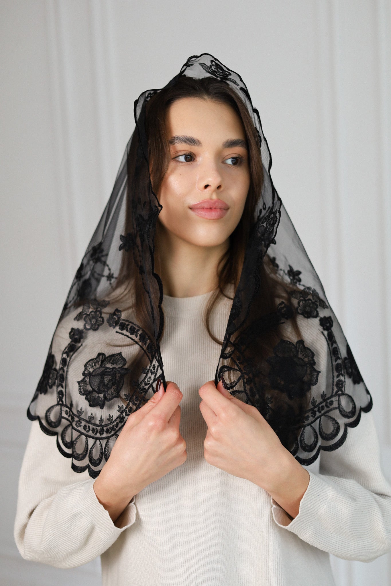 SHORT BLACK VEIL - MariaVeils