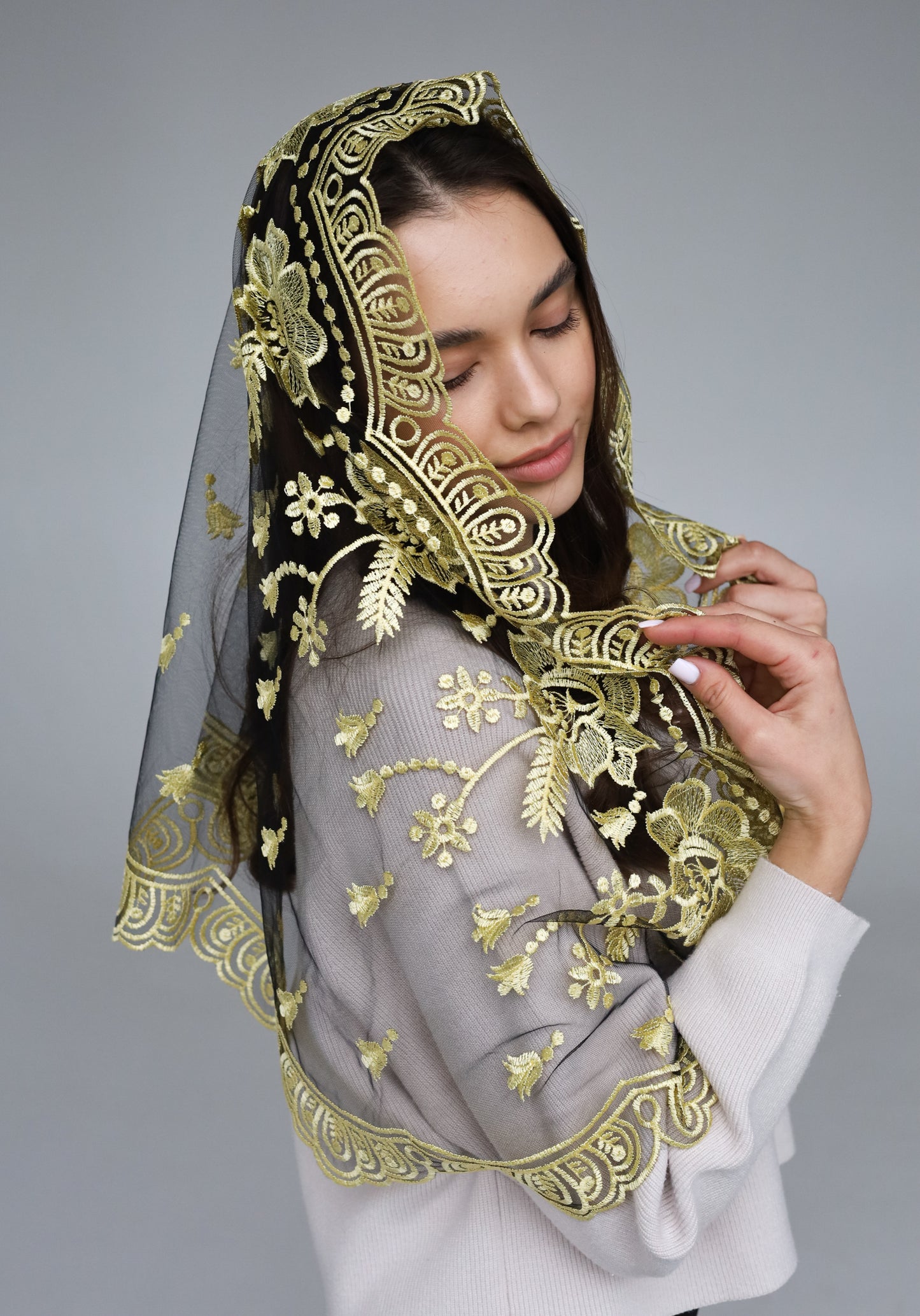 LONG YELLOW VEIL