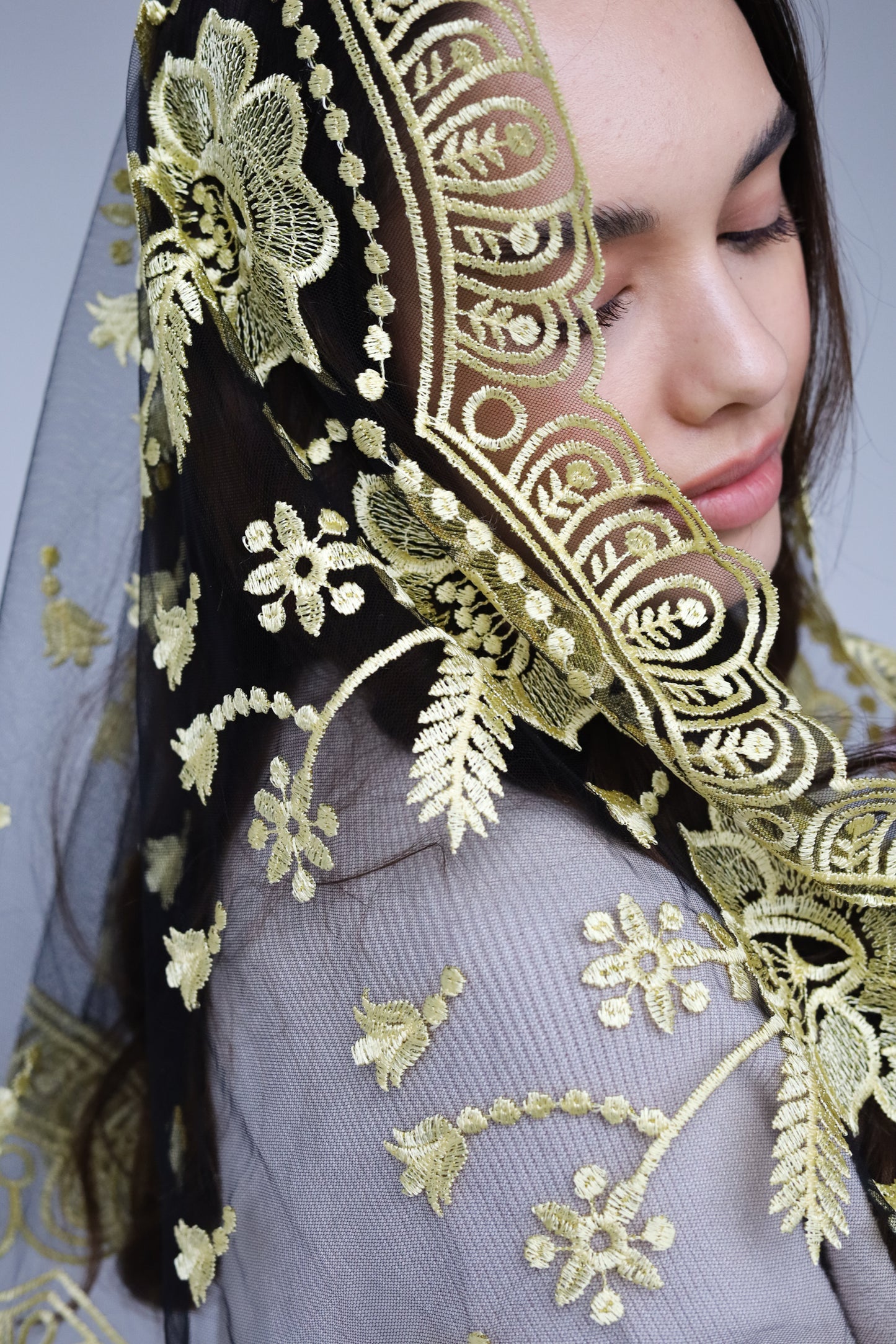 LONG YELLOW VEIL