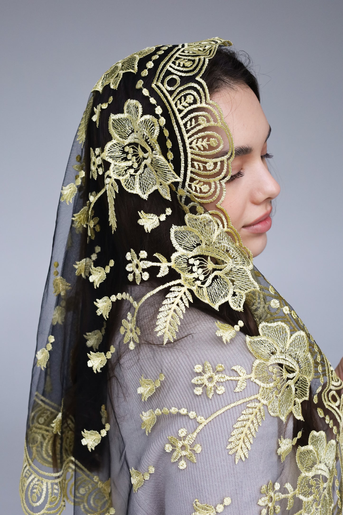 LONG YELLOW VEIL