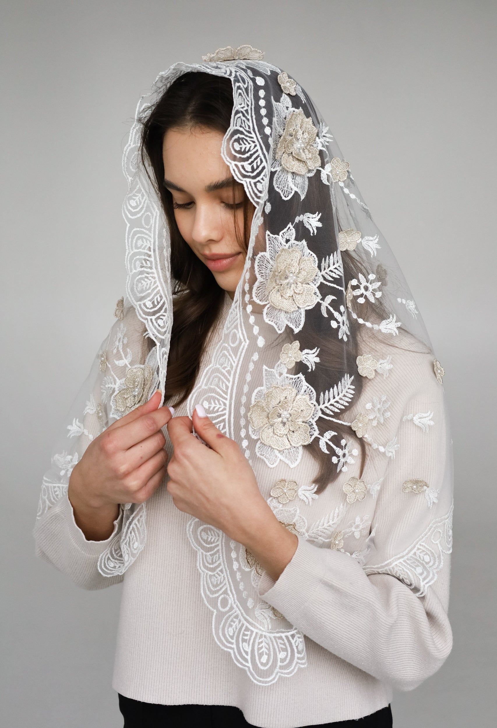 3D FLORAL MANTILLA - MariaVeils