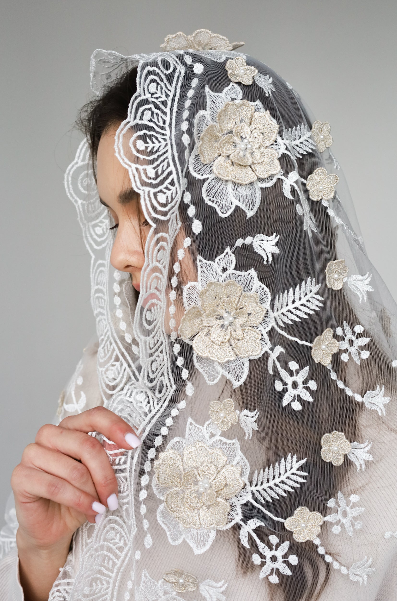 3D FLORAL MANTILLA - MariaVeils