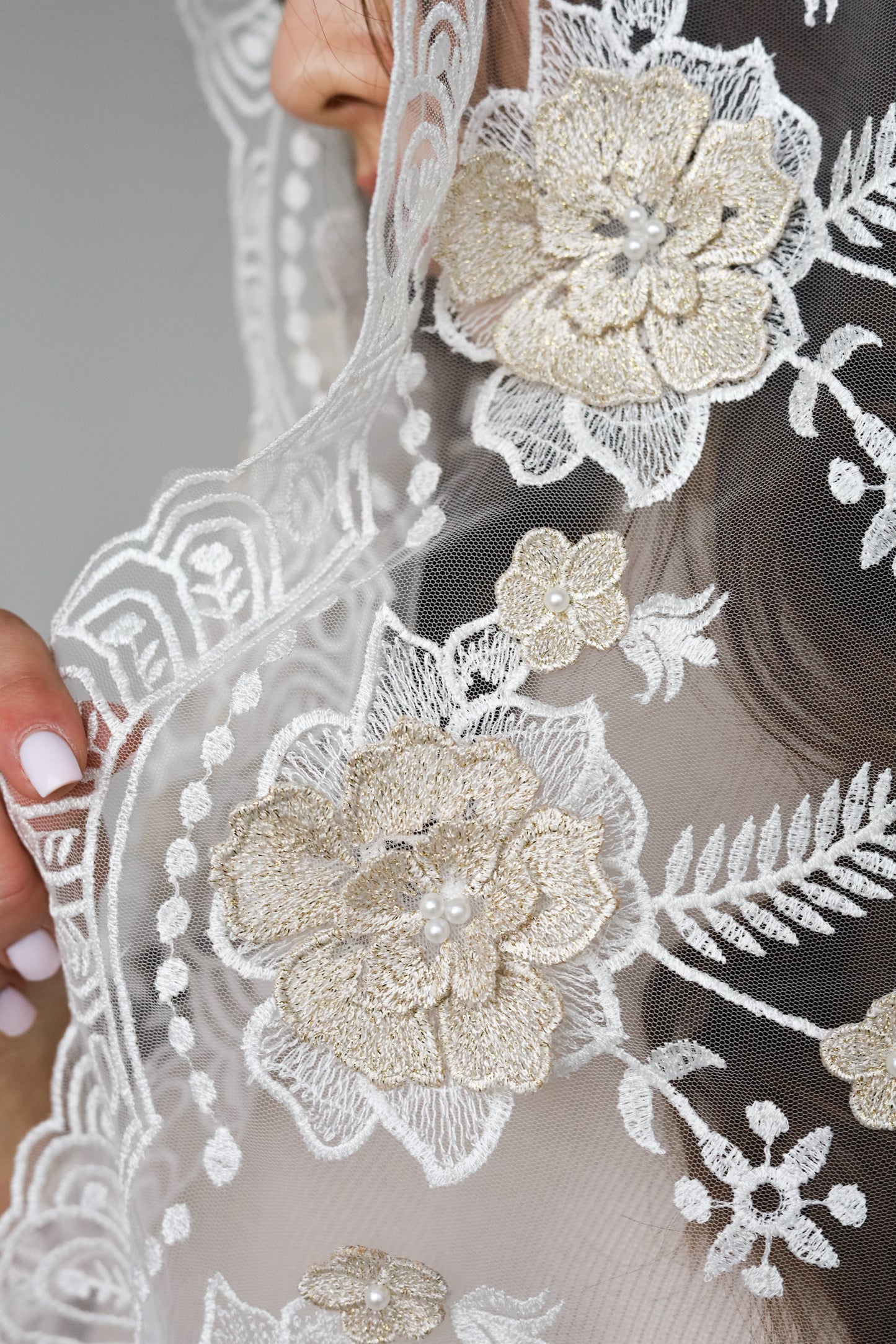 3D FLORAL MANTILLA - MariaVeils