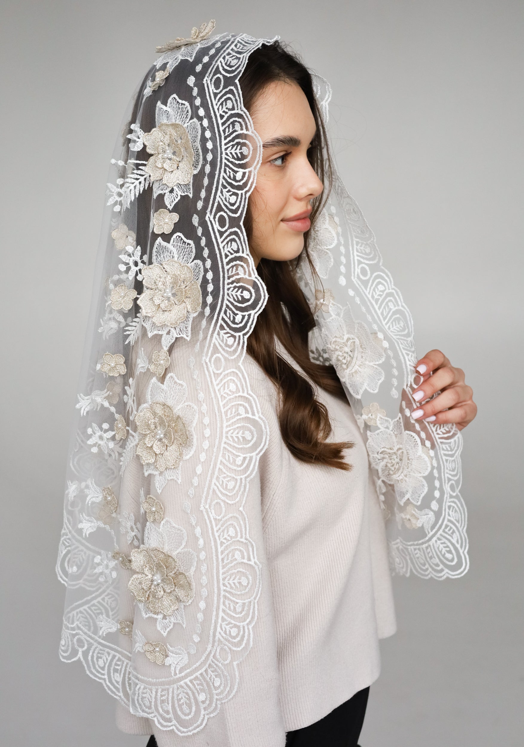 3D FLORAL MANTILLA - MariaVeils