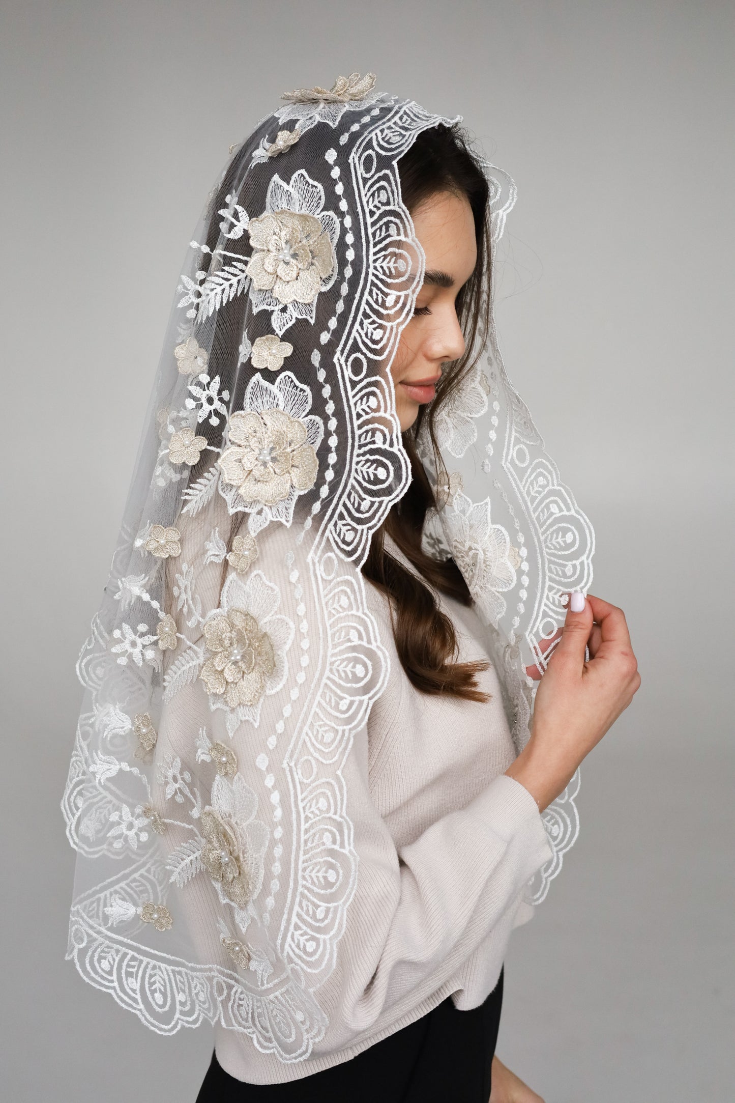 3D FLORAL MANTILLA - MariaVeils