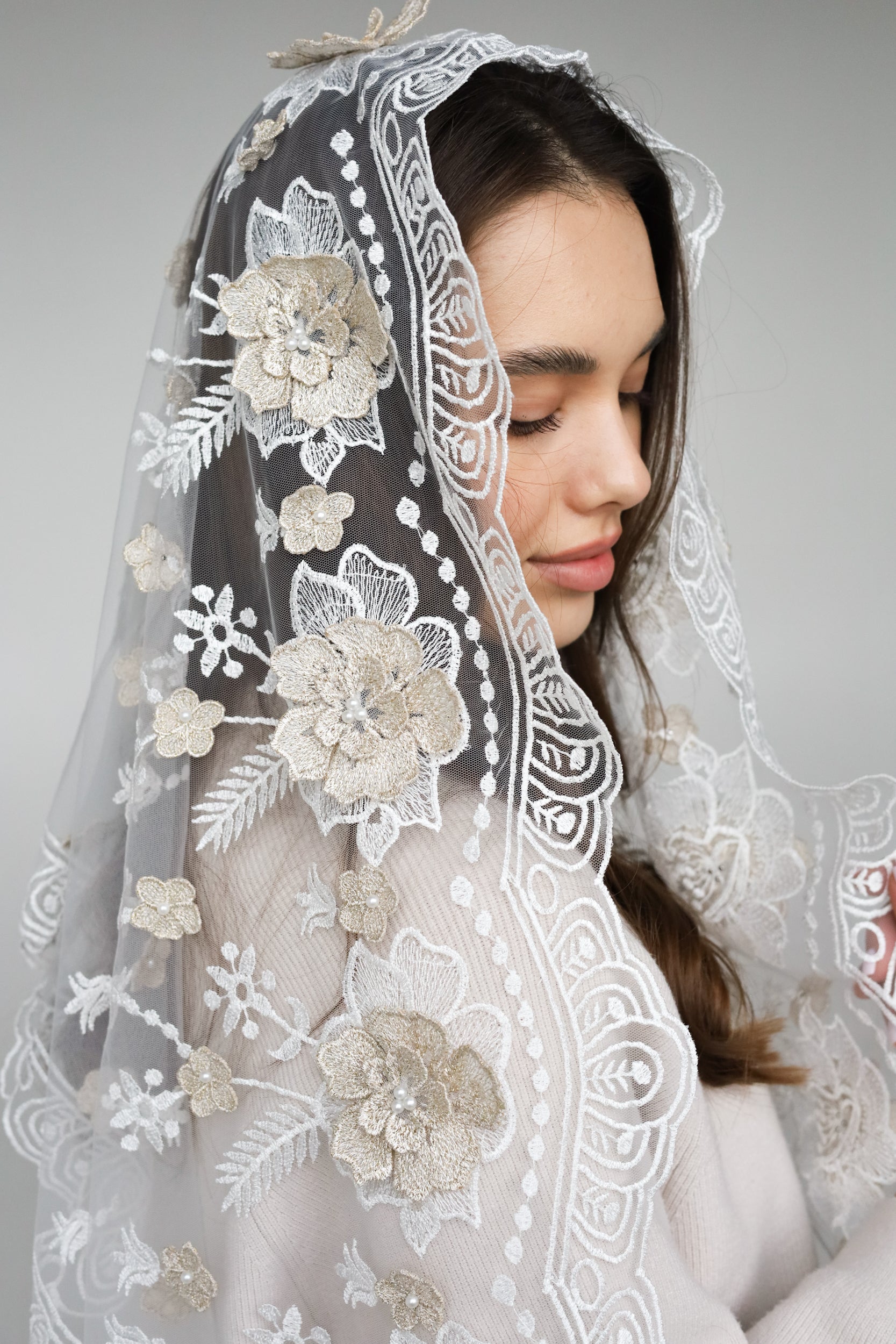 3D FLORAL MANTILLA - MariaVeils