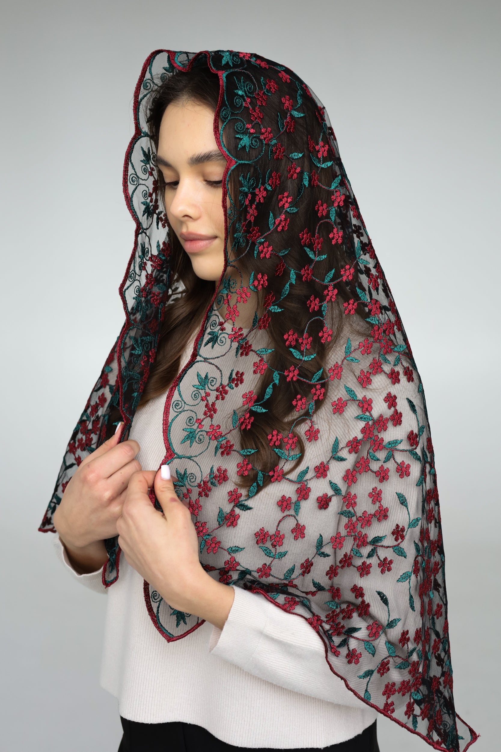 LONG RED & GREEN VEIL - MariaVeils