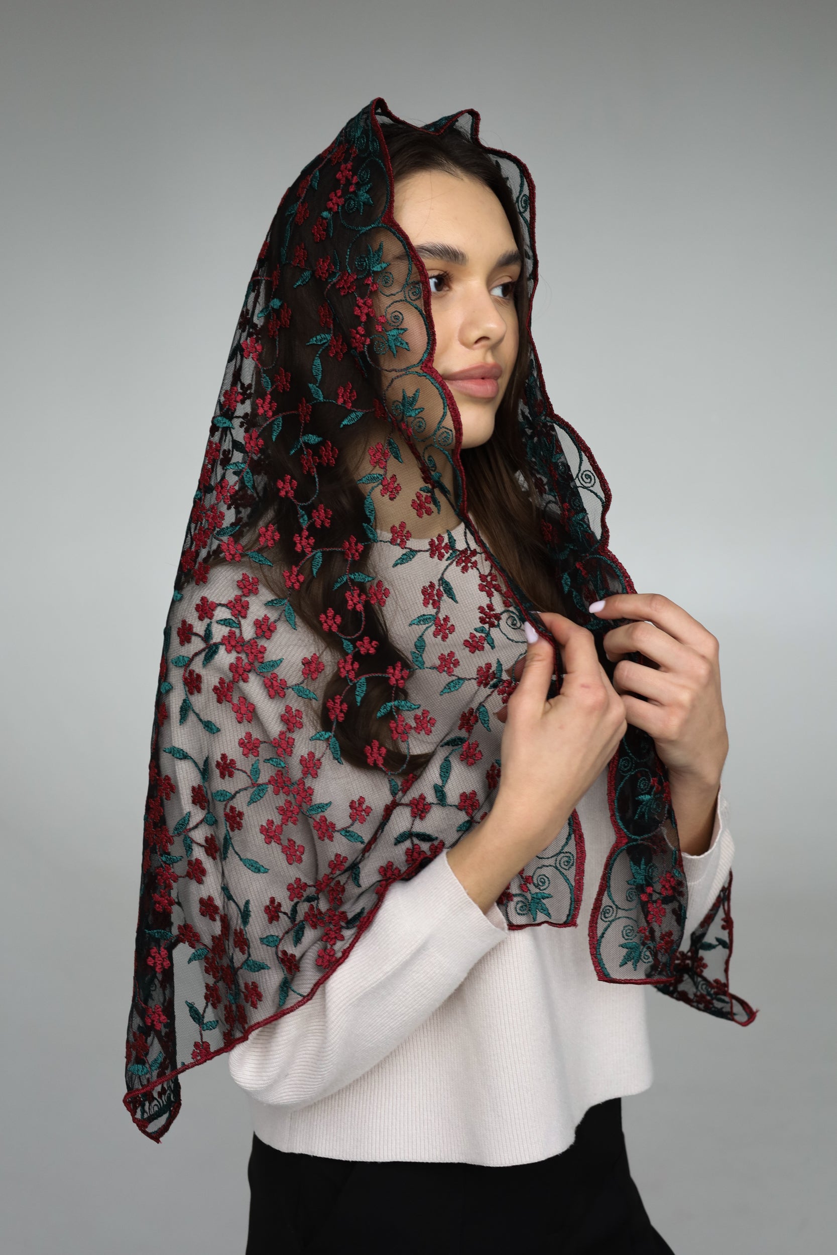LONG RED & GREEN VEIL - MariaVeils