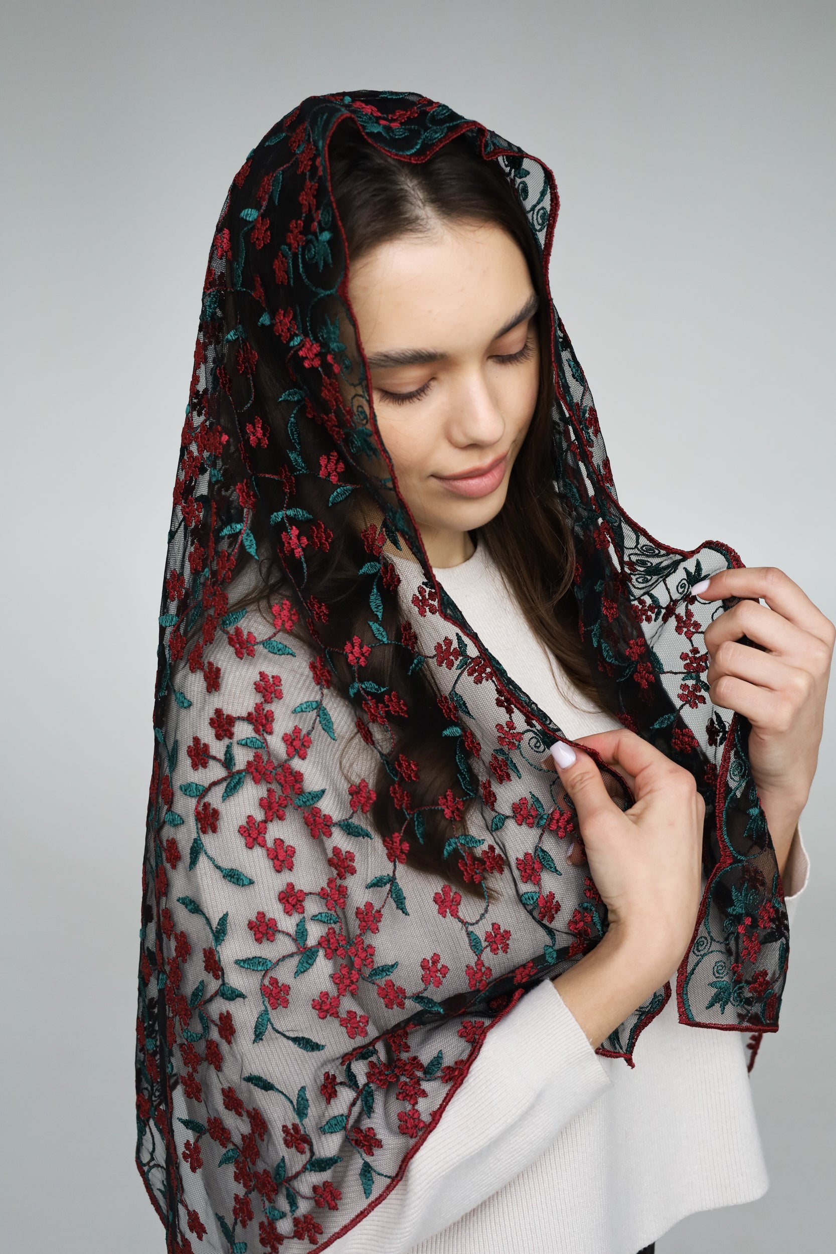 LONG RED & GREEN VEIL - MariaVeils