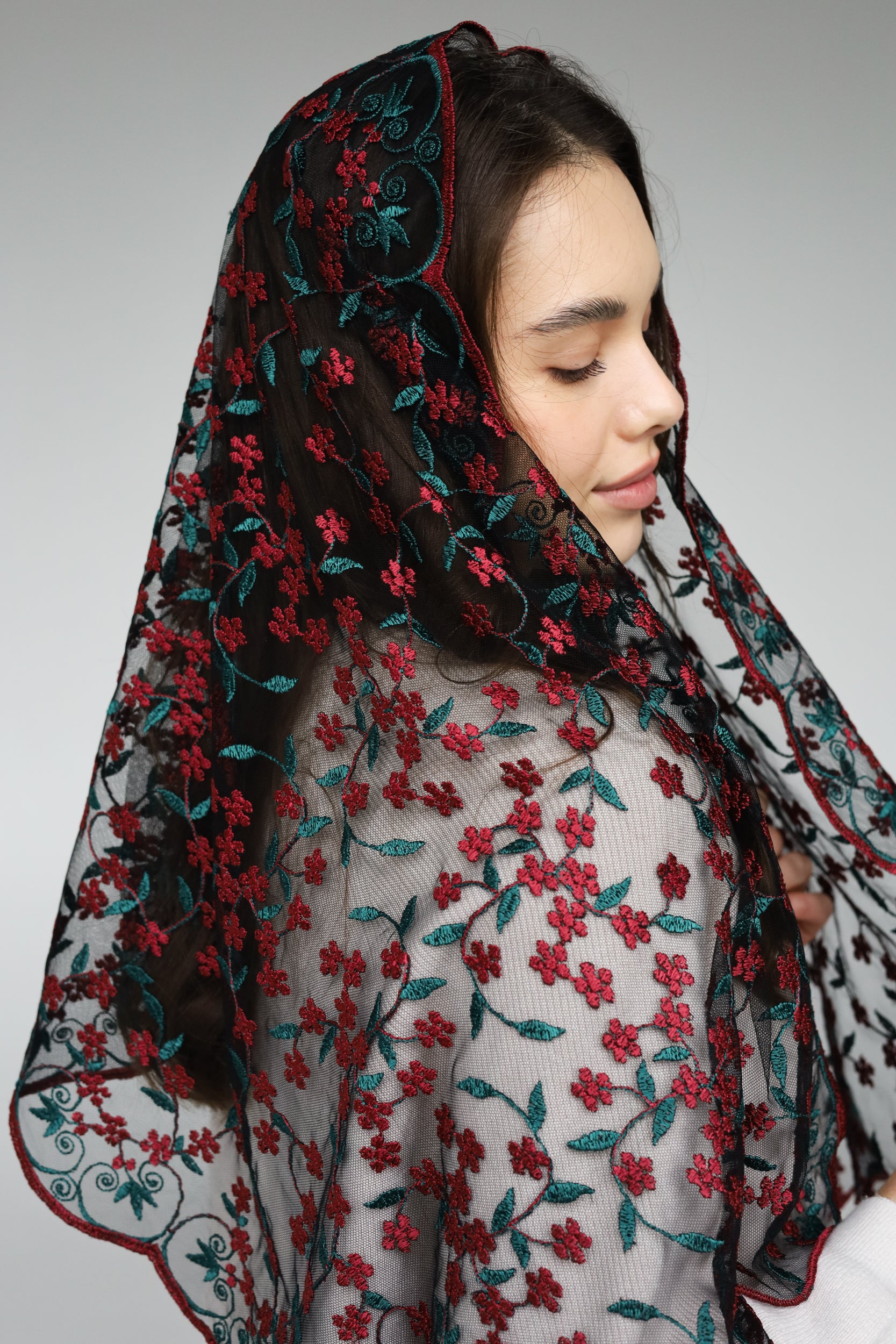 LONG RED & GREEN VEIL - MariaVeils