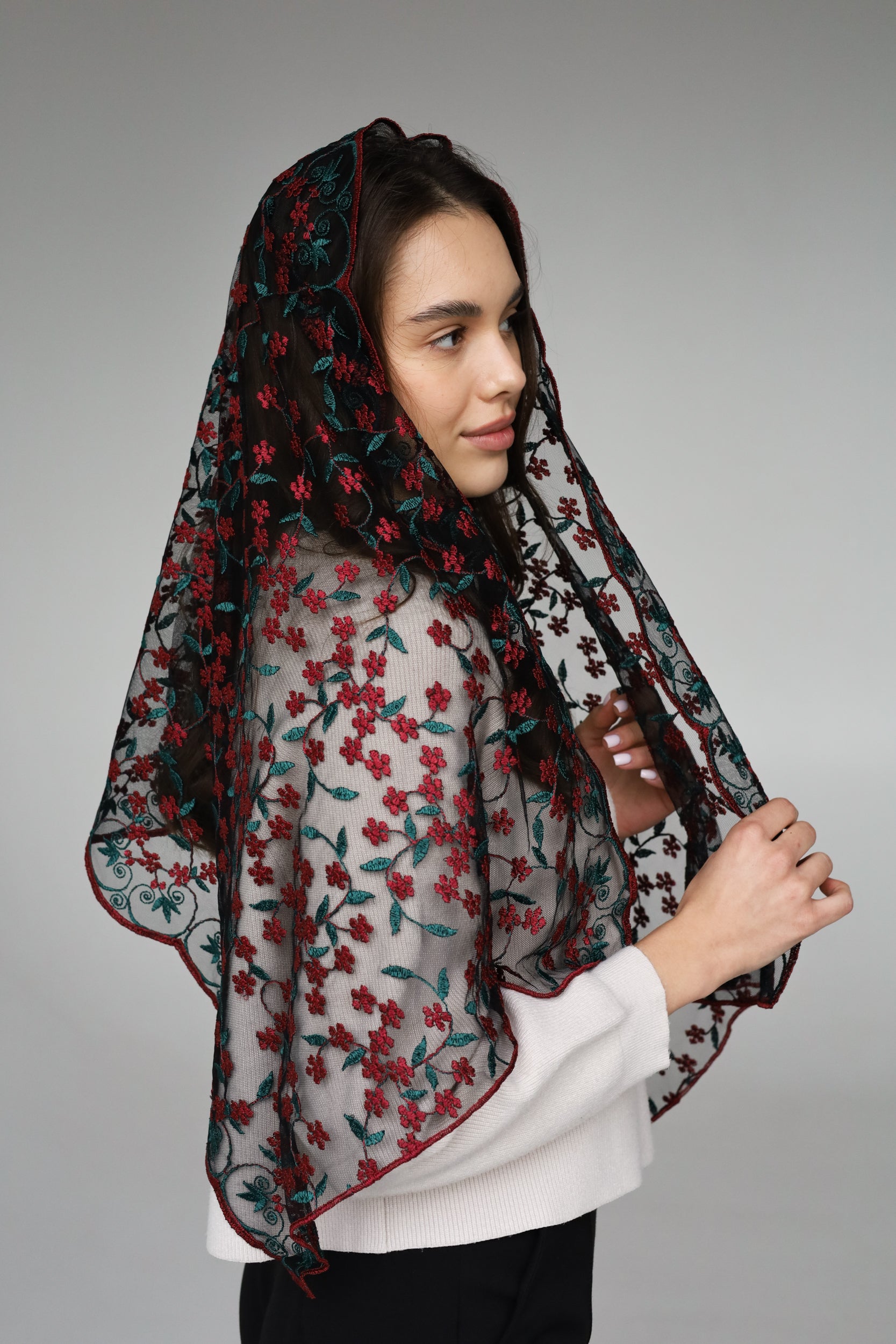 LONG RED & GREEN VEIL - MariaVeils