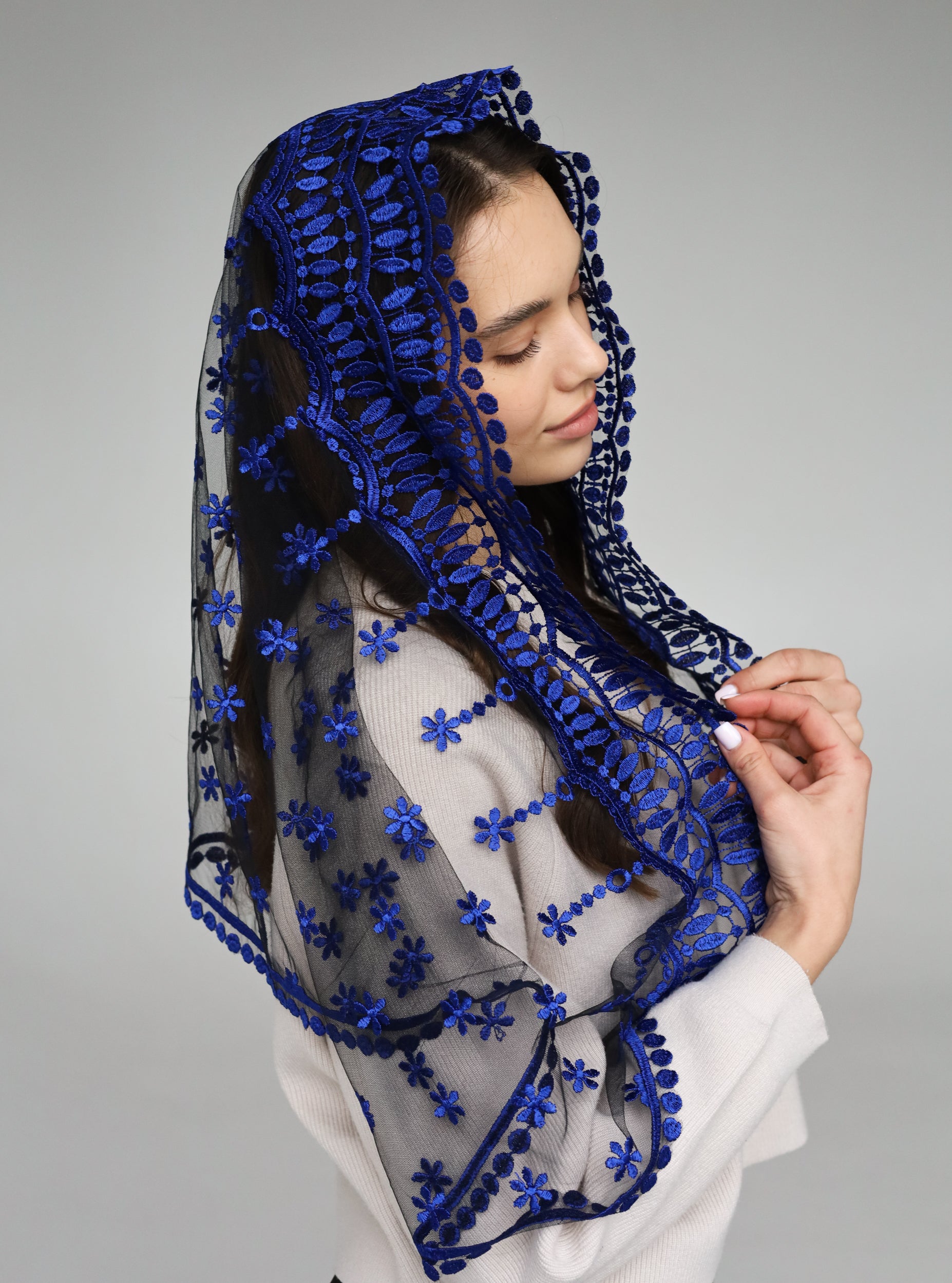 LONG ROYAL BLUE VEIL - MariaVeils