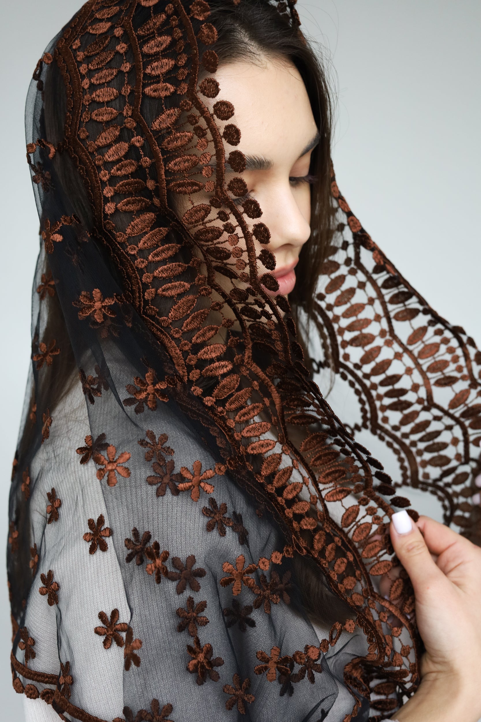 LONG BROWN MANTILLA - MariaVeils