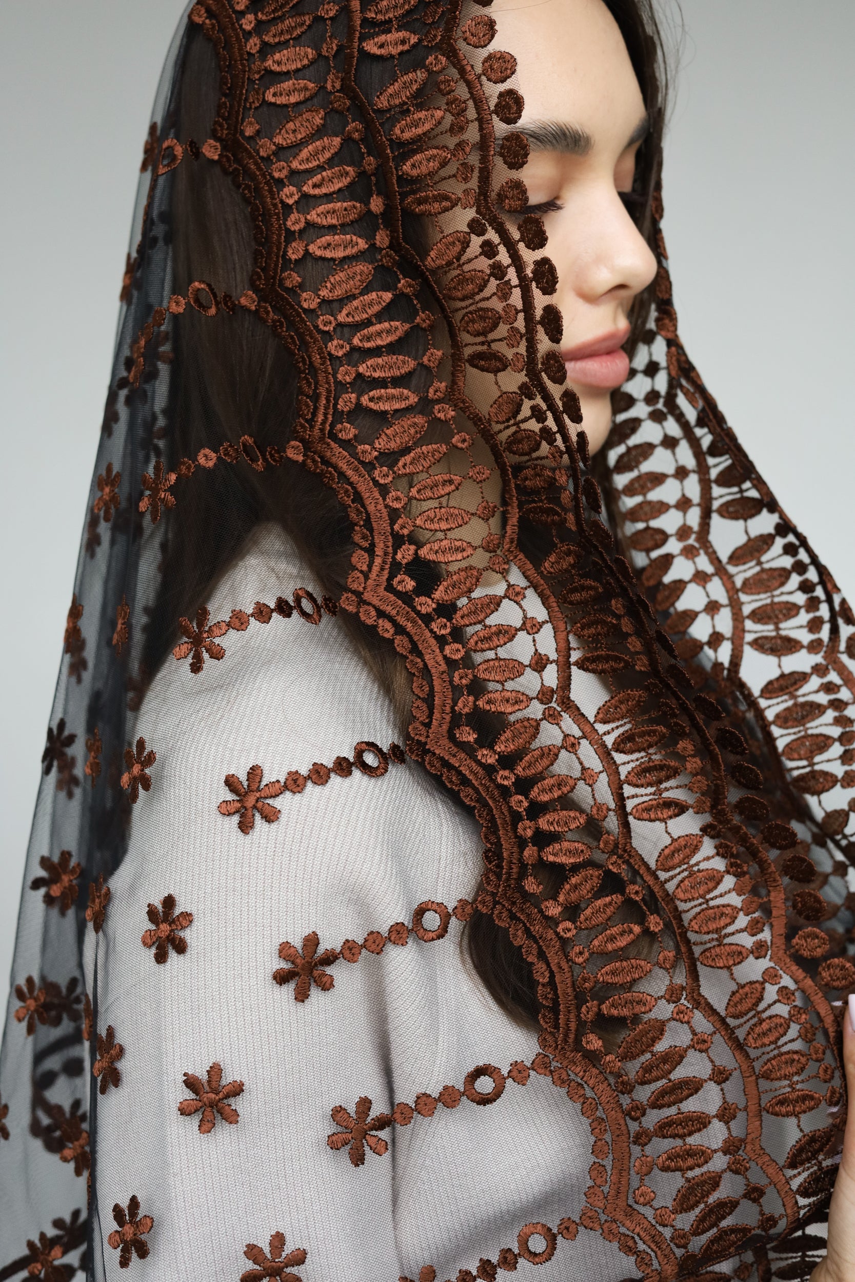 LONG BROWN MANTILLA - MariaVeils
