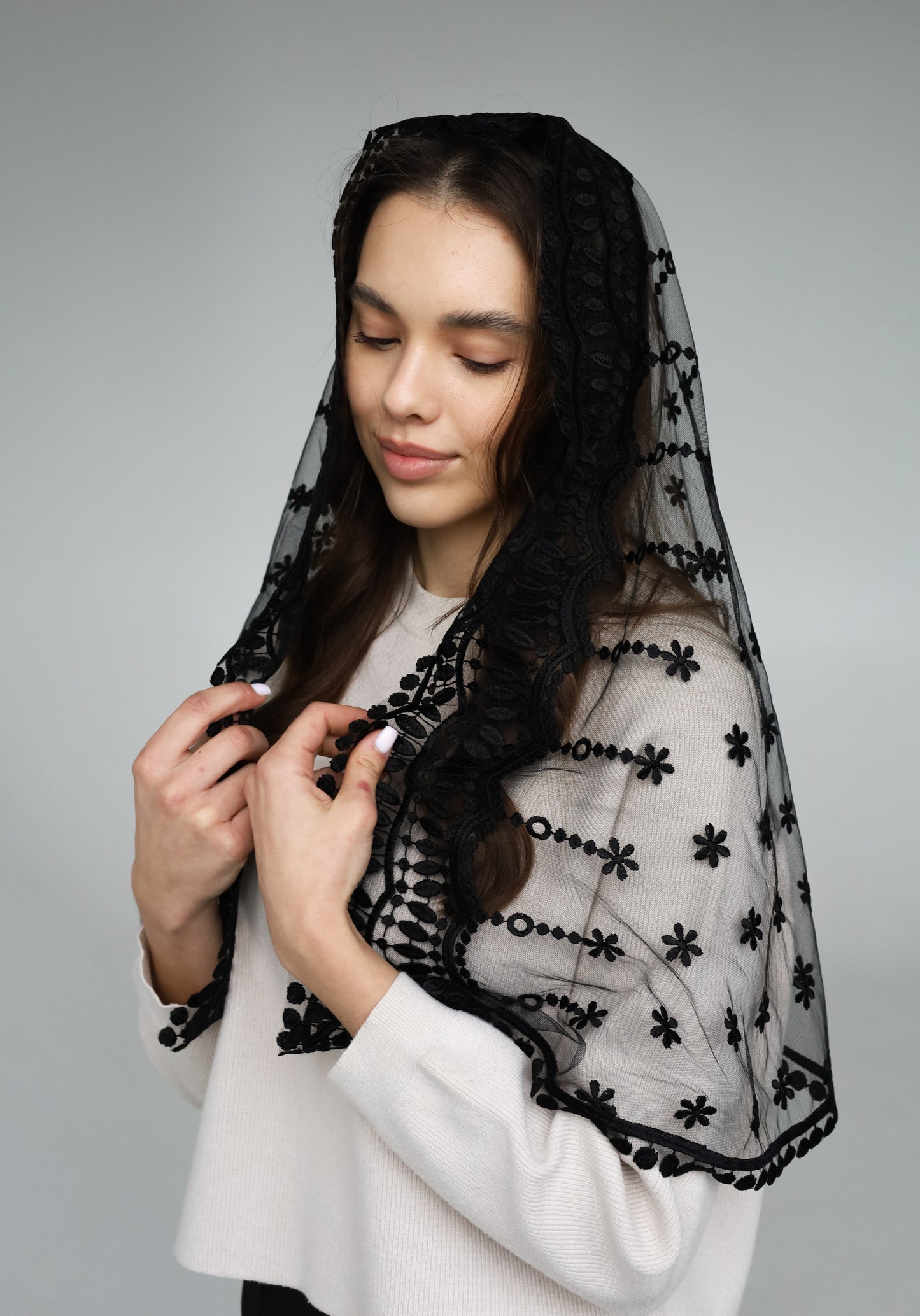 LONG BLACK MANTILLA