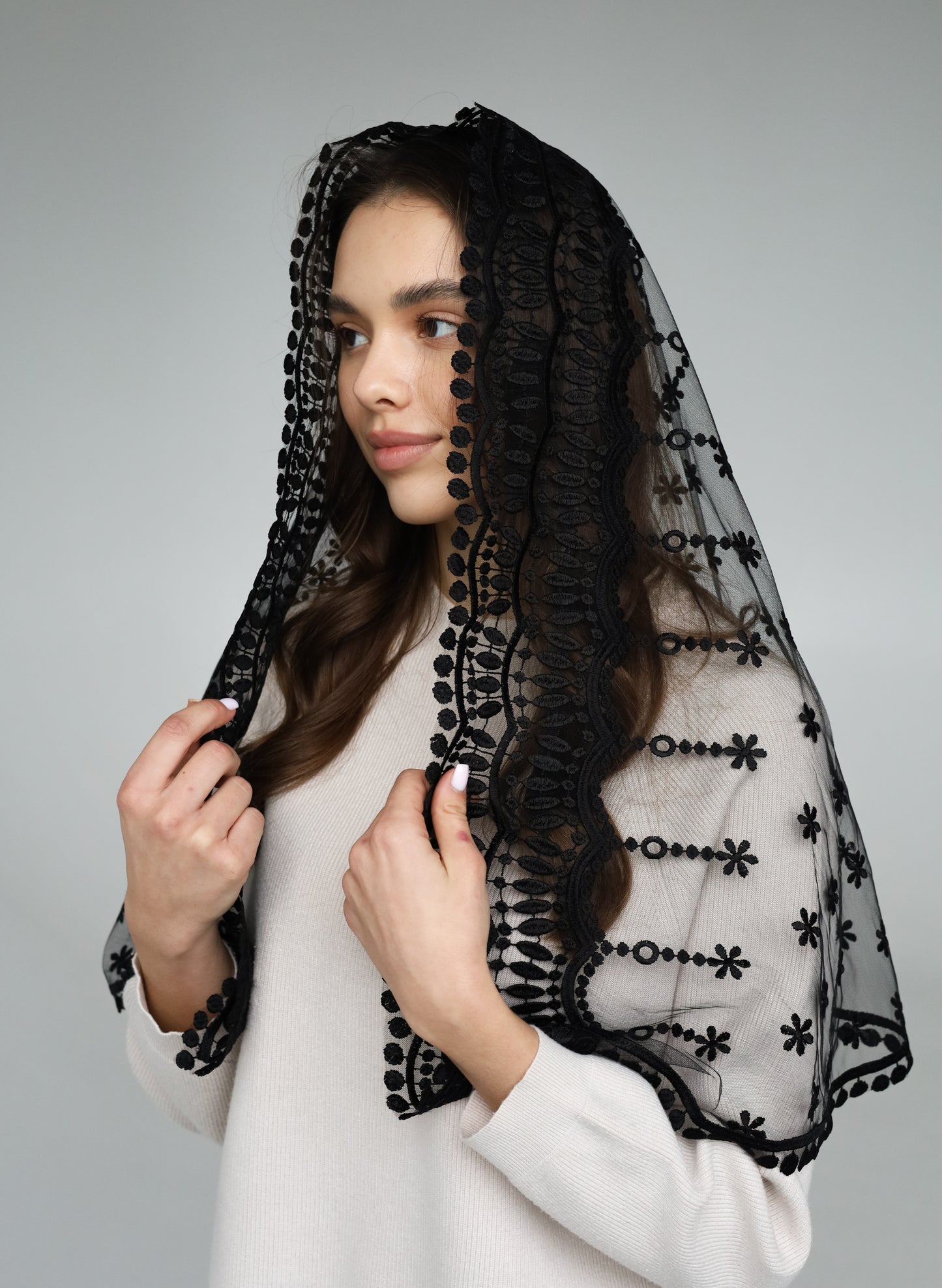 LONG BLACK MANTILLA