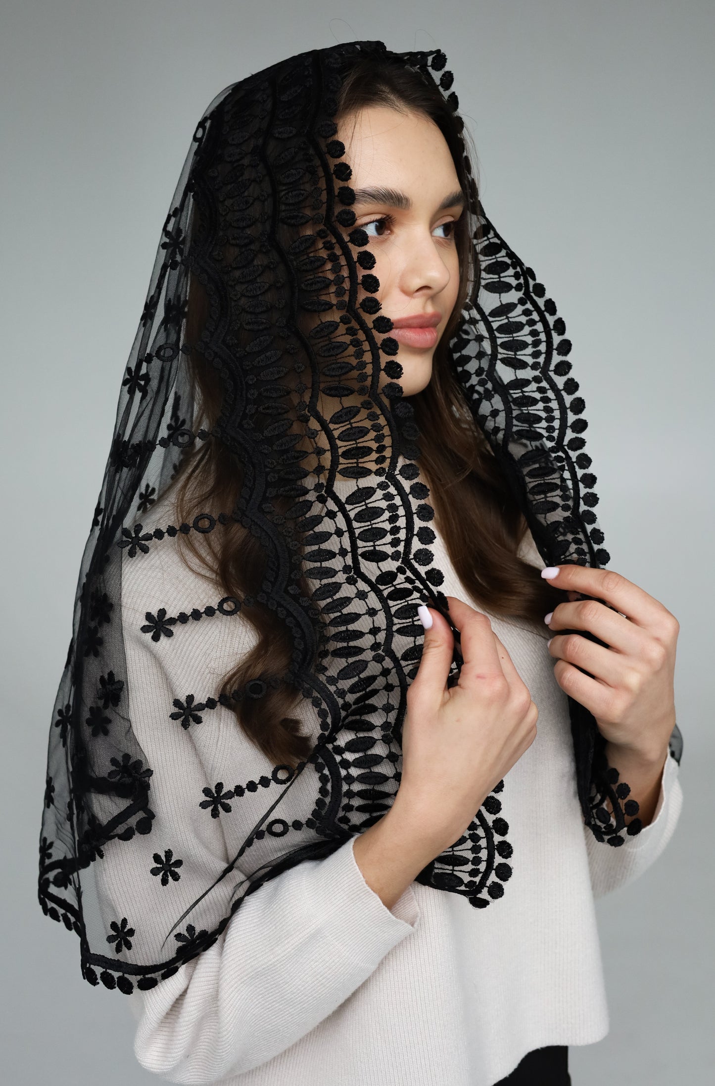 LONG BLACK MANTILLA