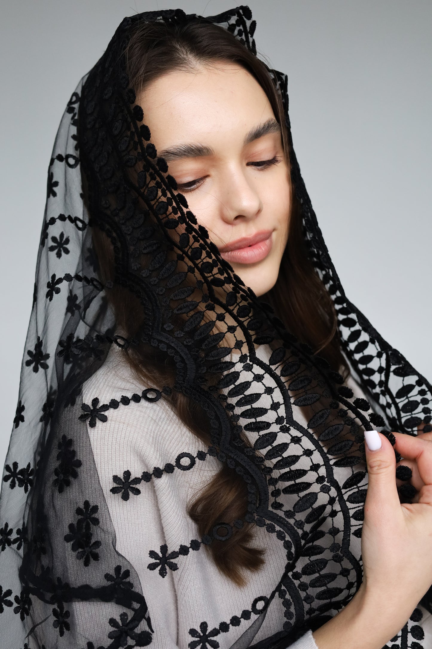 LONG BLACK MANTILLA