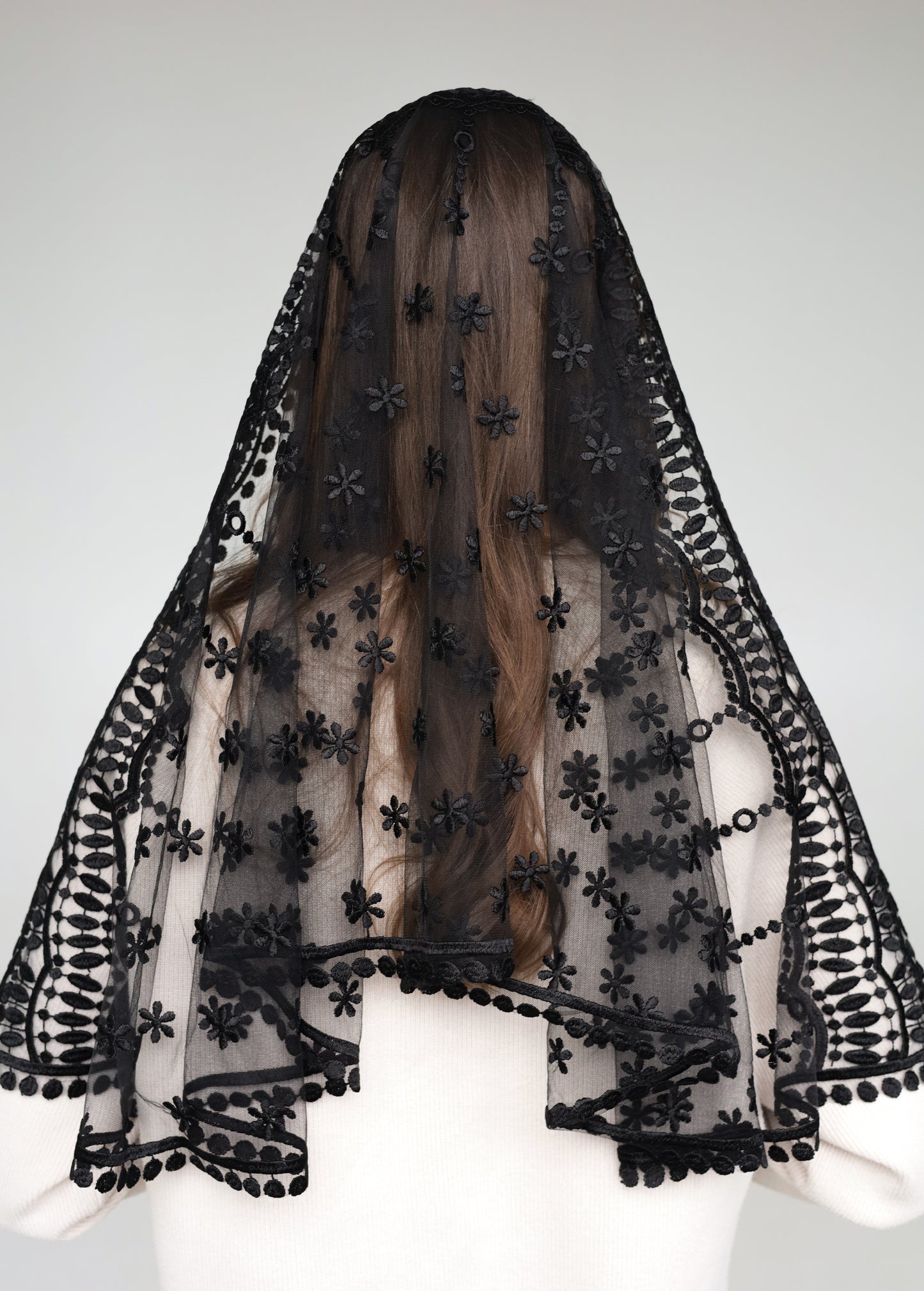 LONG BLACK MANTILLA
