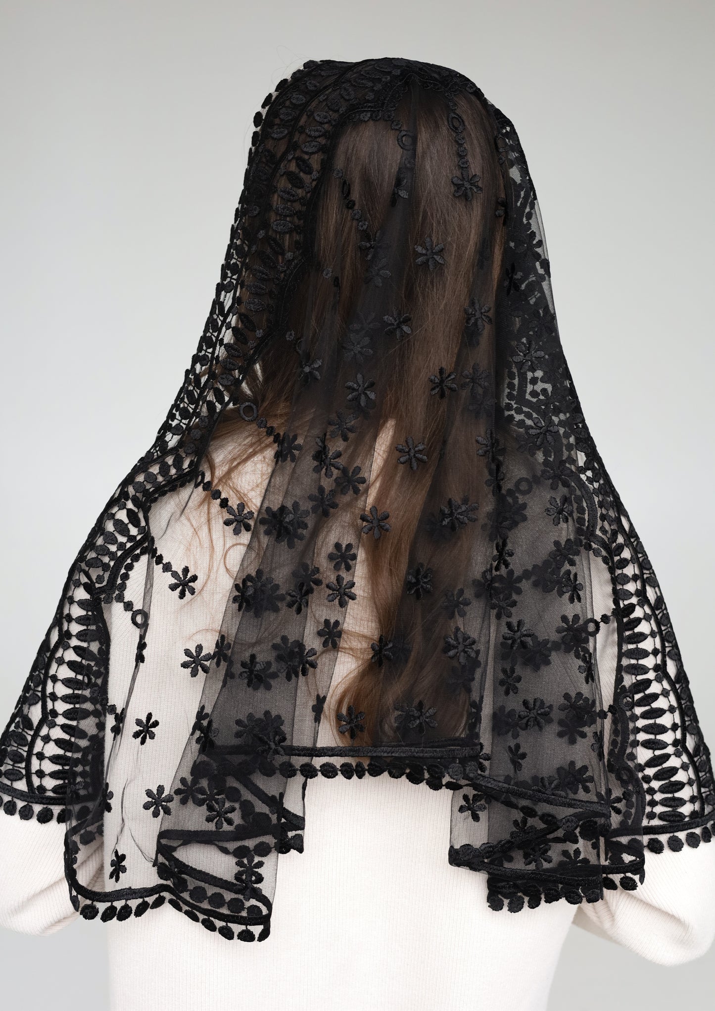 LONG BLACK MANTILLA