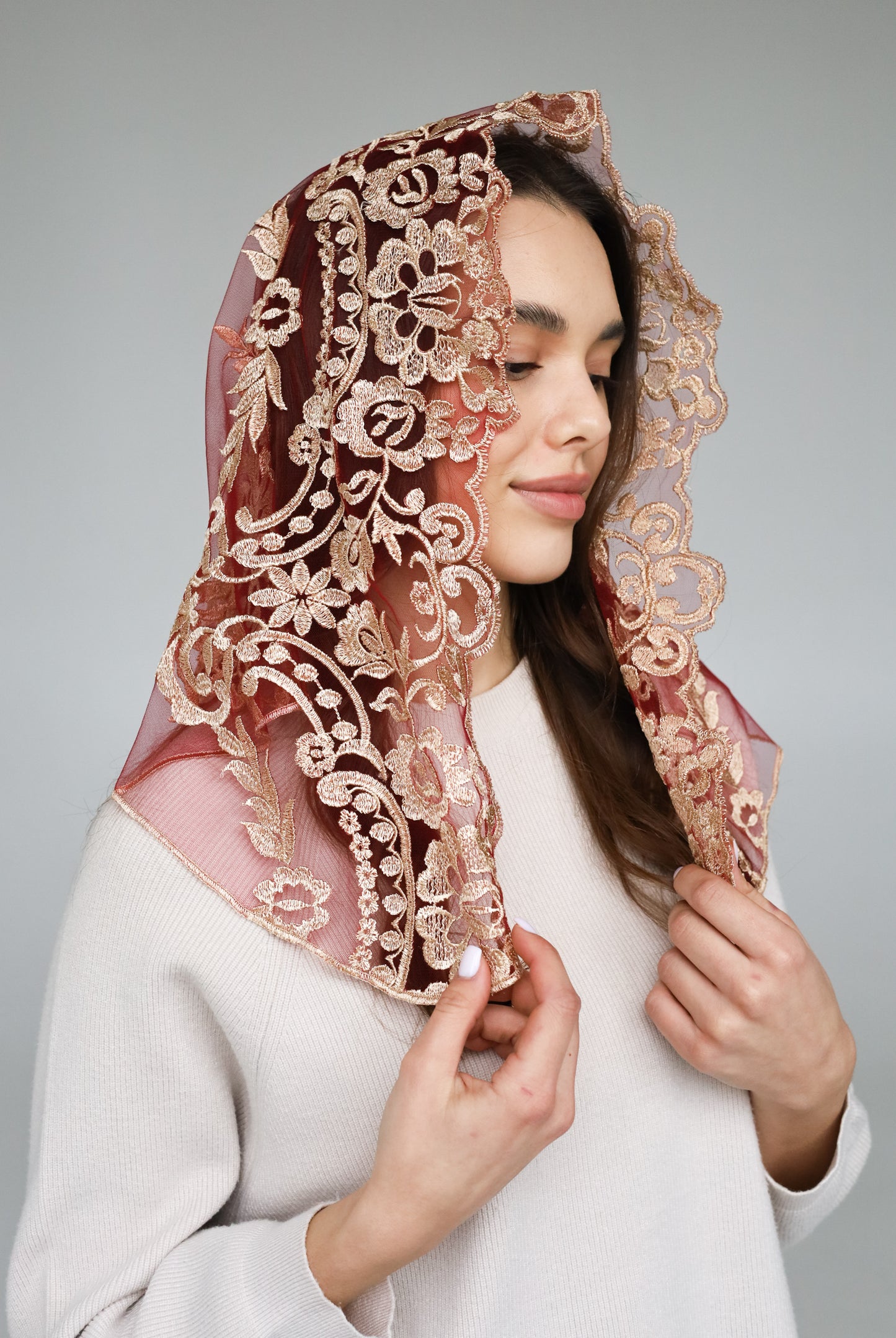 SHORT GOLD & RED VEIL