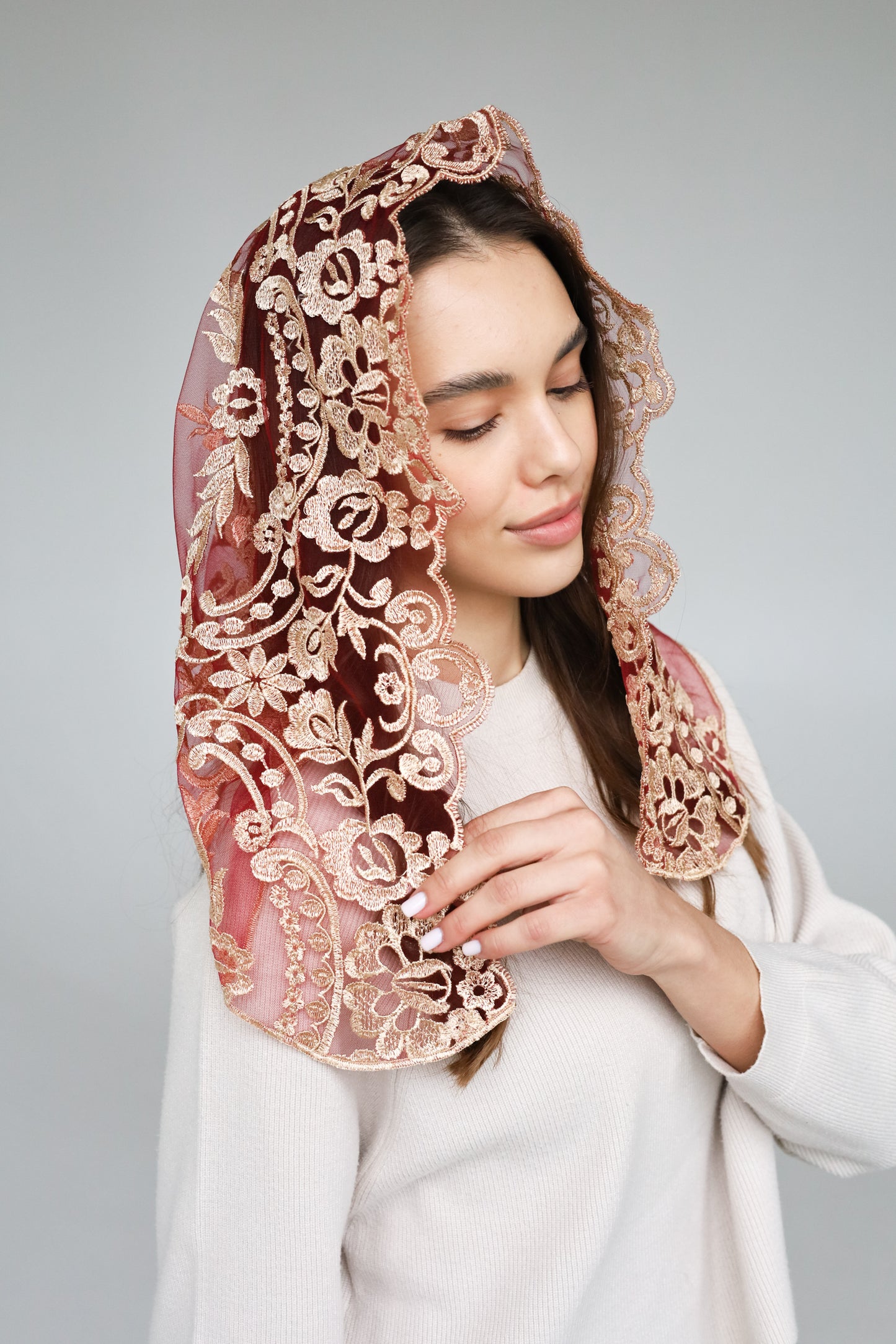 SHORT GOLD & RED VEIL