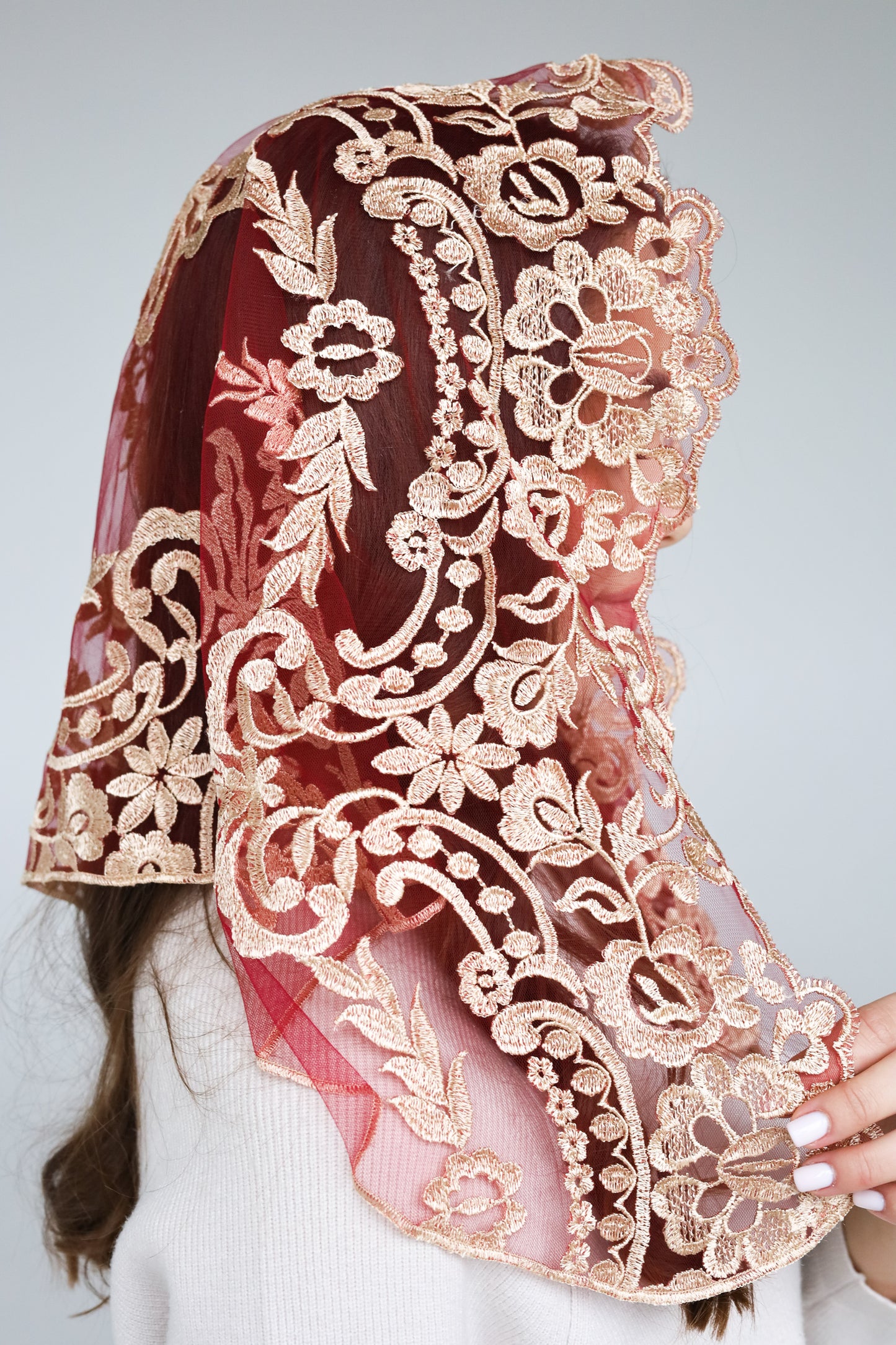 SHORT GOLD & RED VEIL