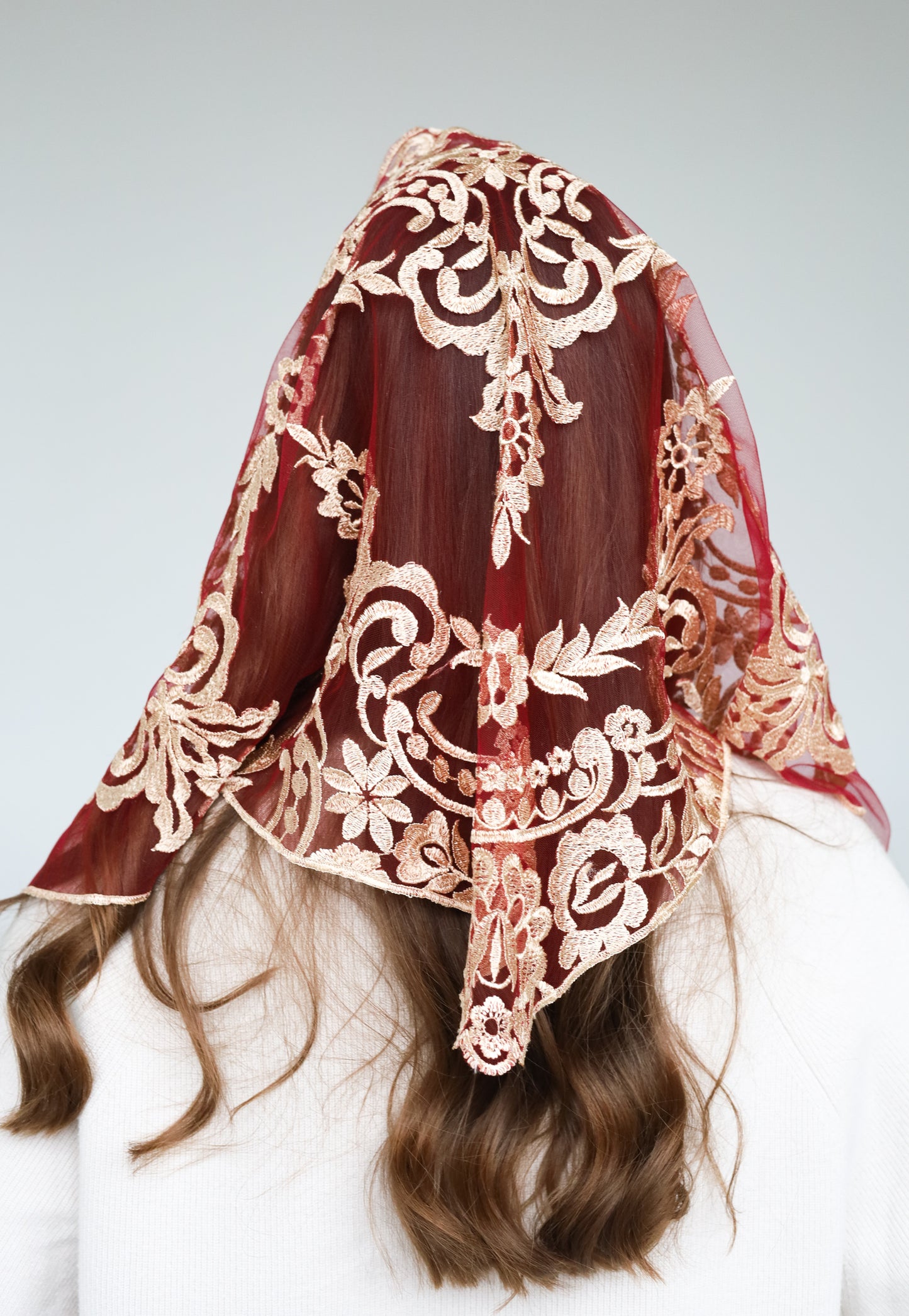 SHORT GOLD & RED VEIL