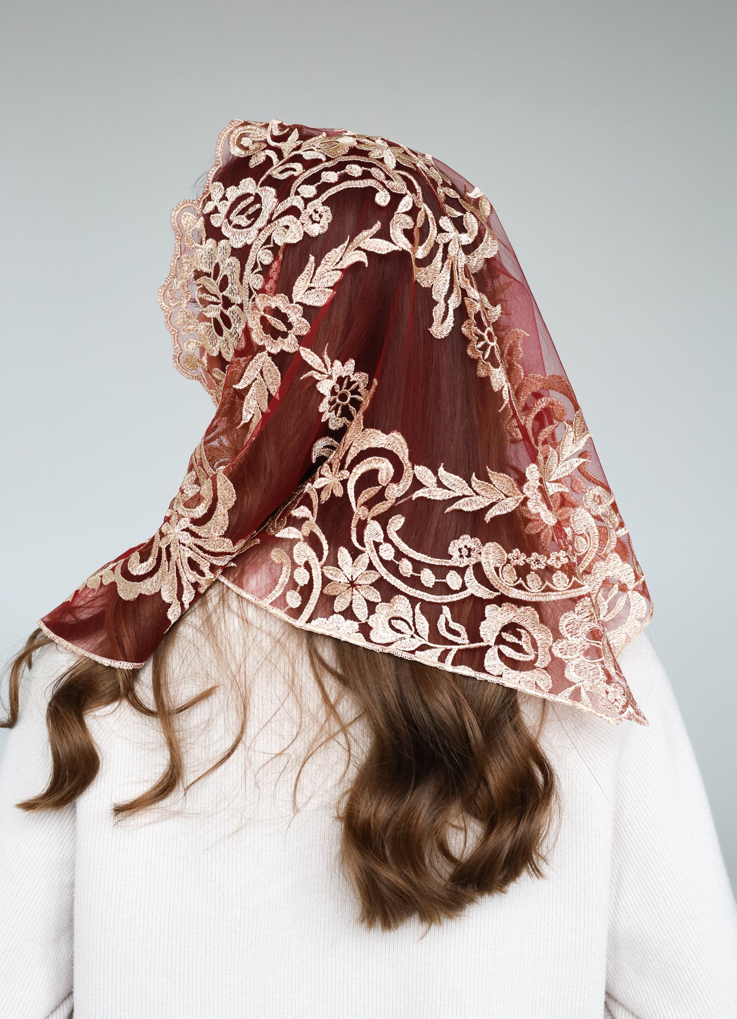 SHORT GOLD & RED VEIL