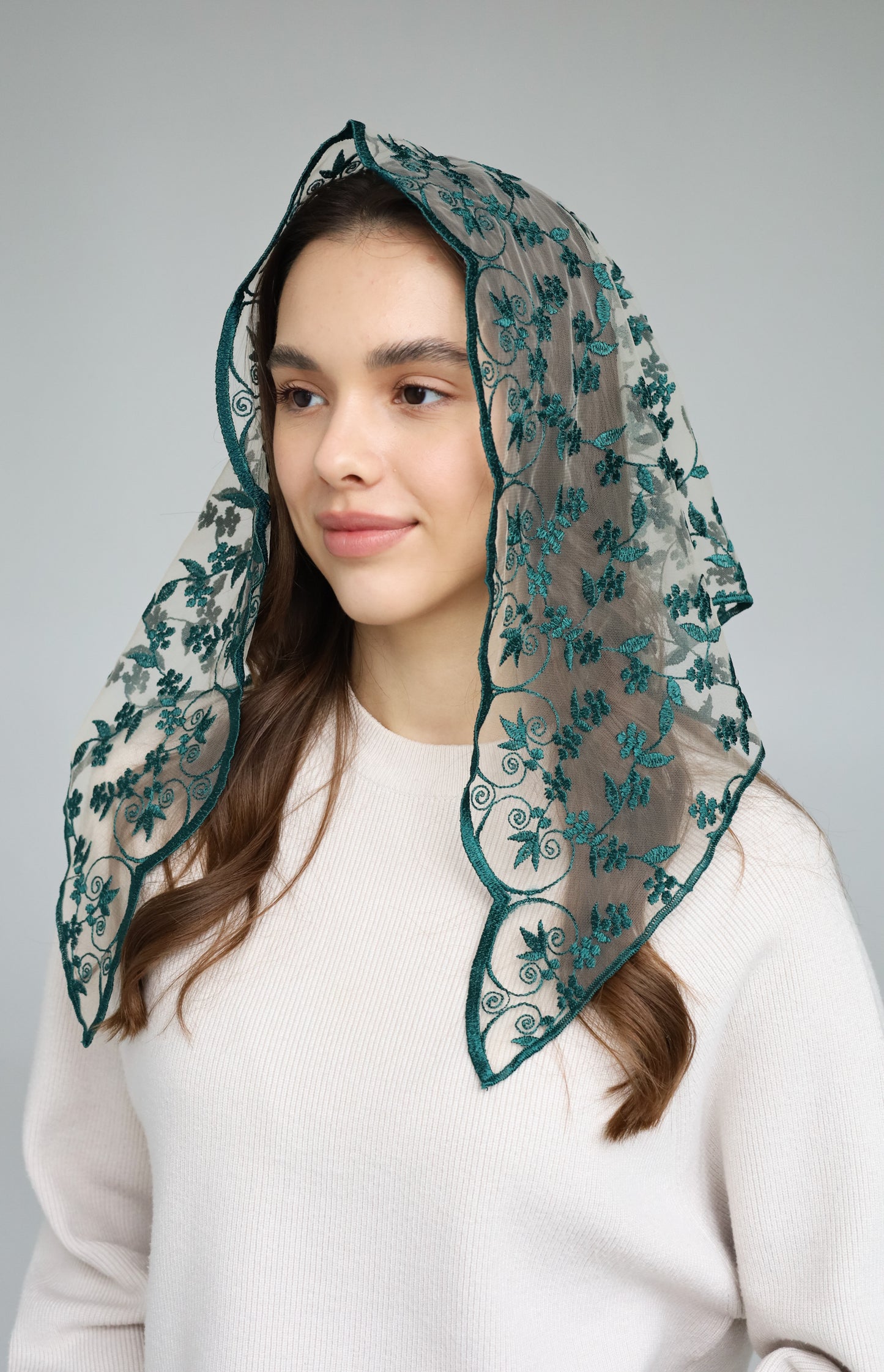 TRIANGLE GREEN VEIL
