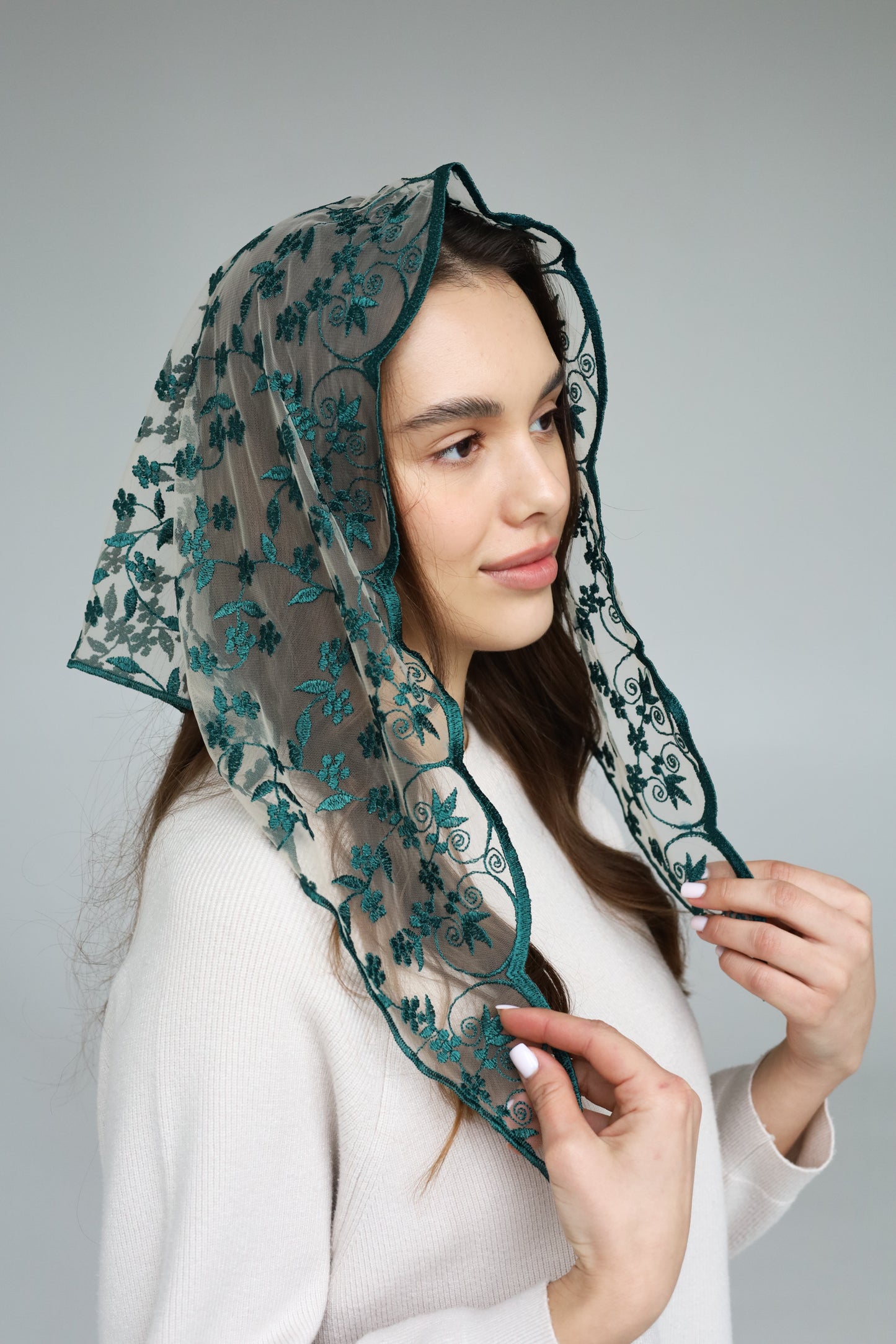 TRIANGLE GREEN VEIL