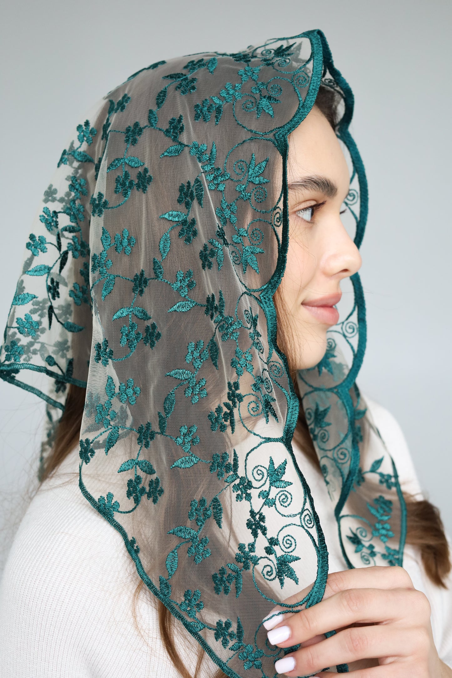 TRIANGLE GREEN VEIL