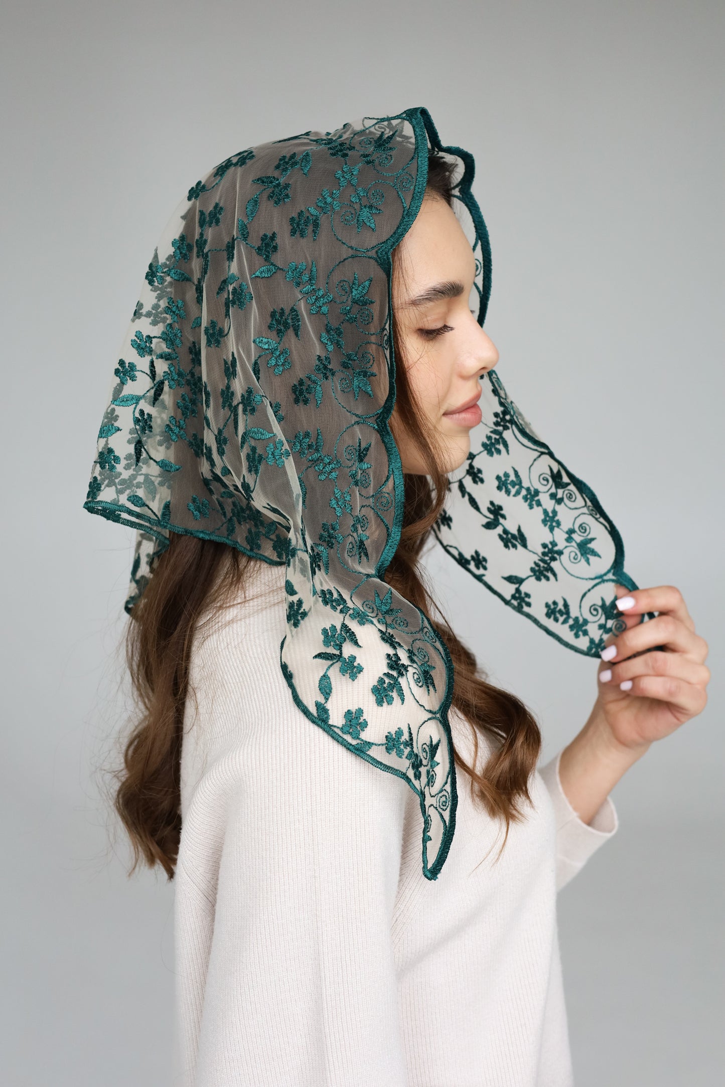 TRIANGLE GREEN VEIL