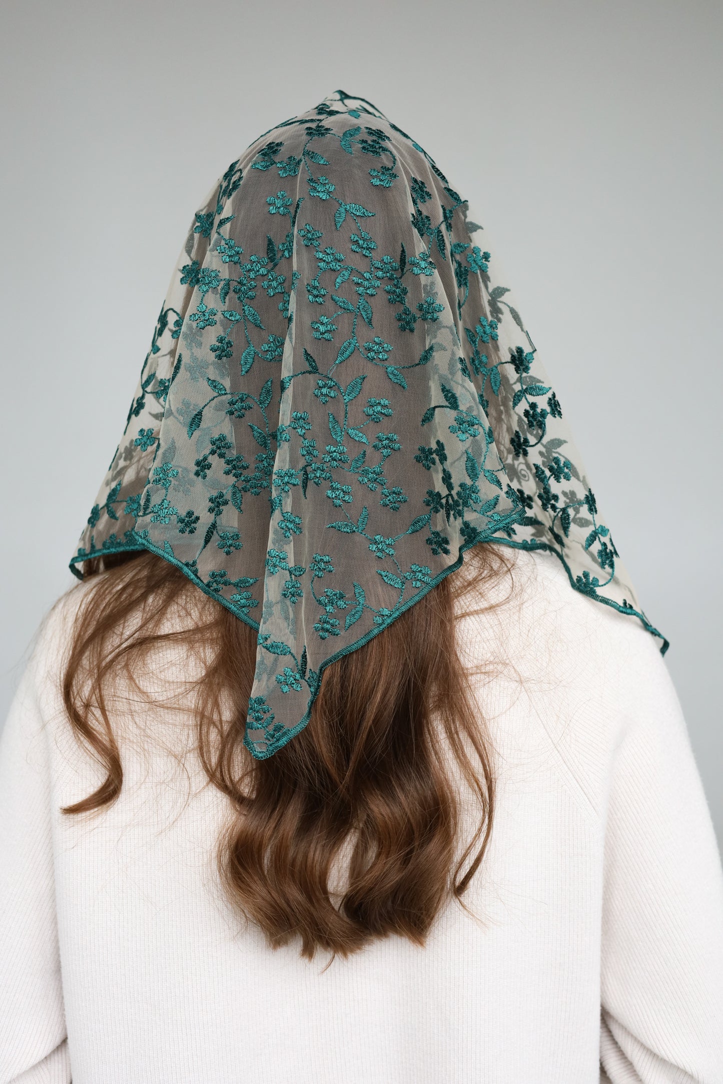 TRIANGLE GREEN VEIL