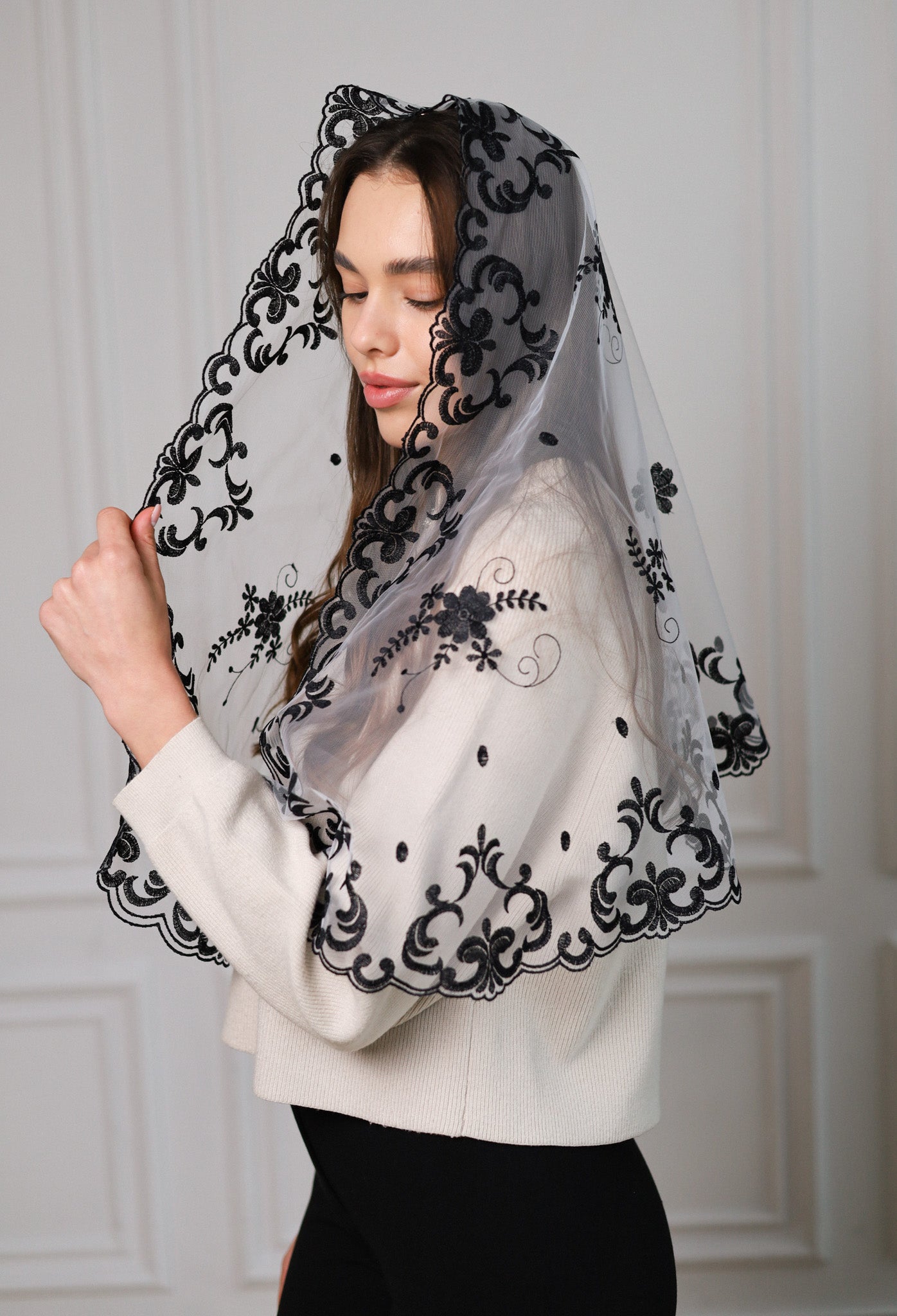 LONG FLORAL MANTILLA