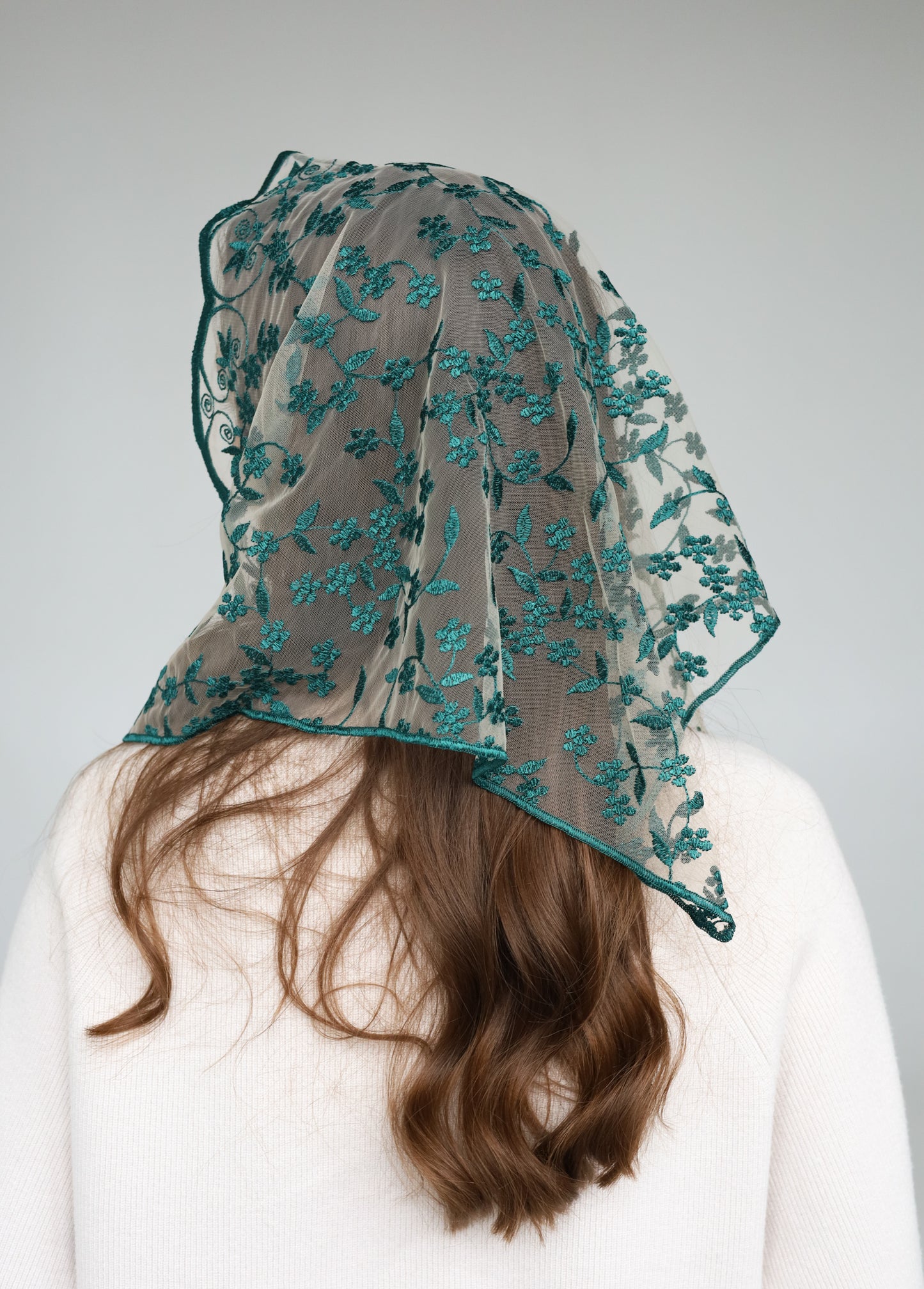 TRIANGLE GREEN VEIL