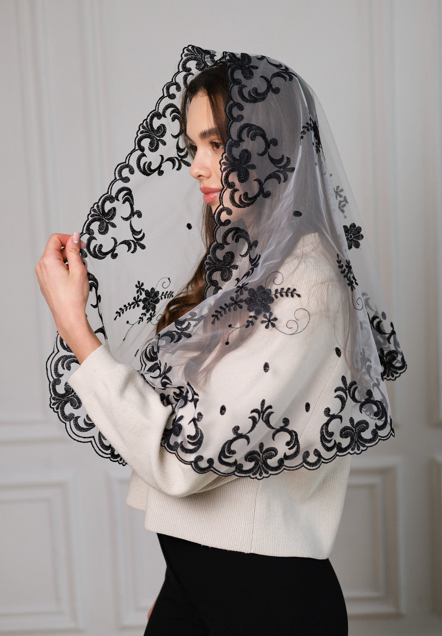 LONG FLORAL MANTILLA