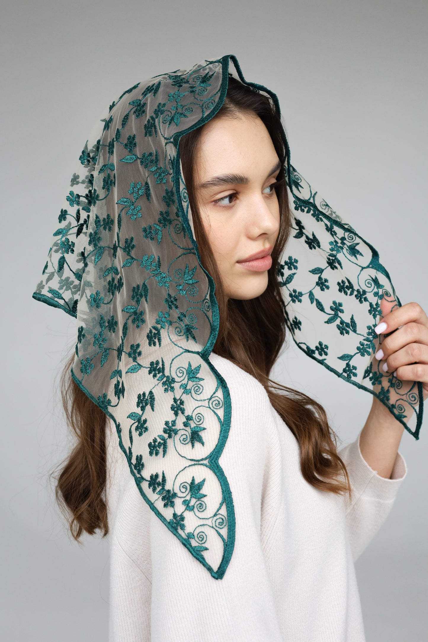 TRIANGLE GREEN VEIL