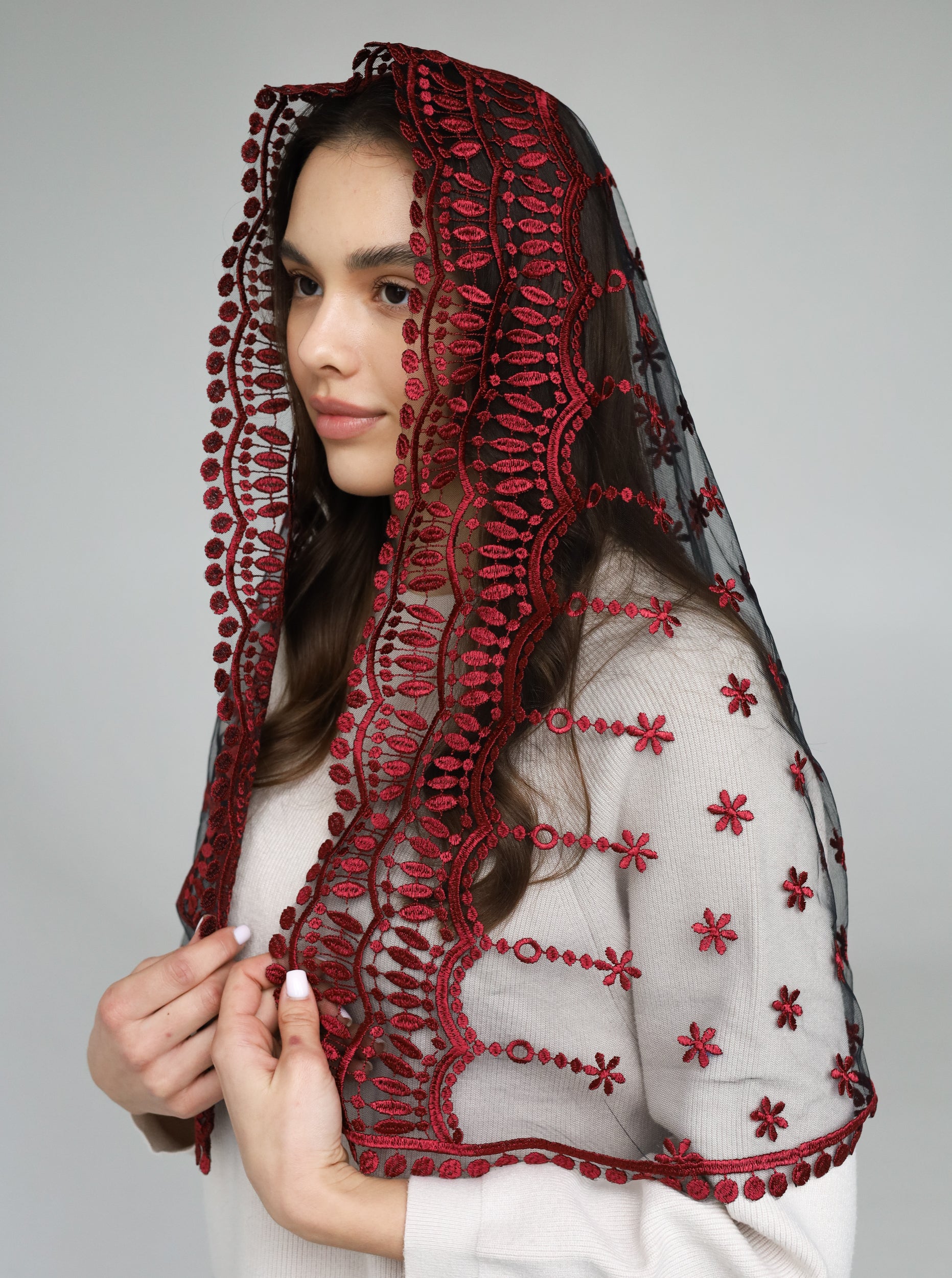 LONG BURGUNDY MANTILLA - MariaVeils
