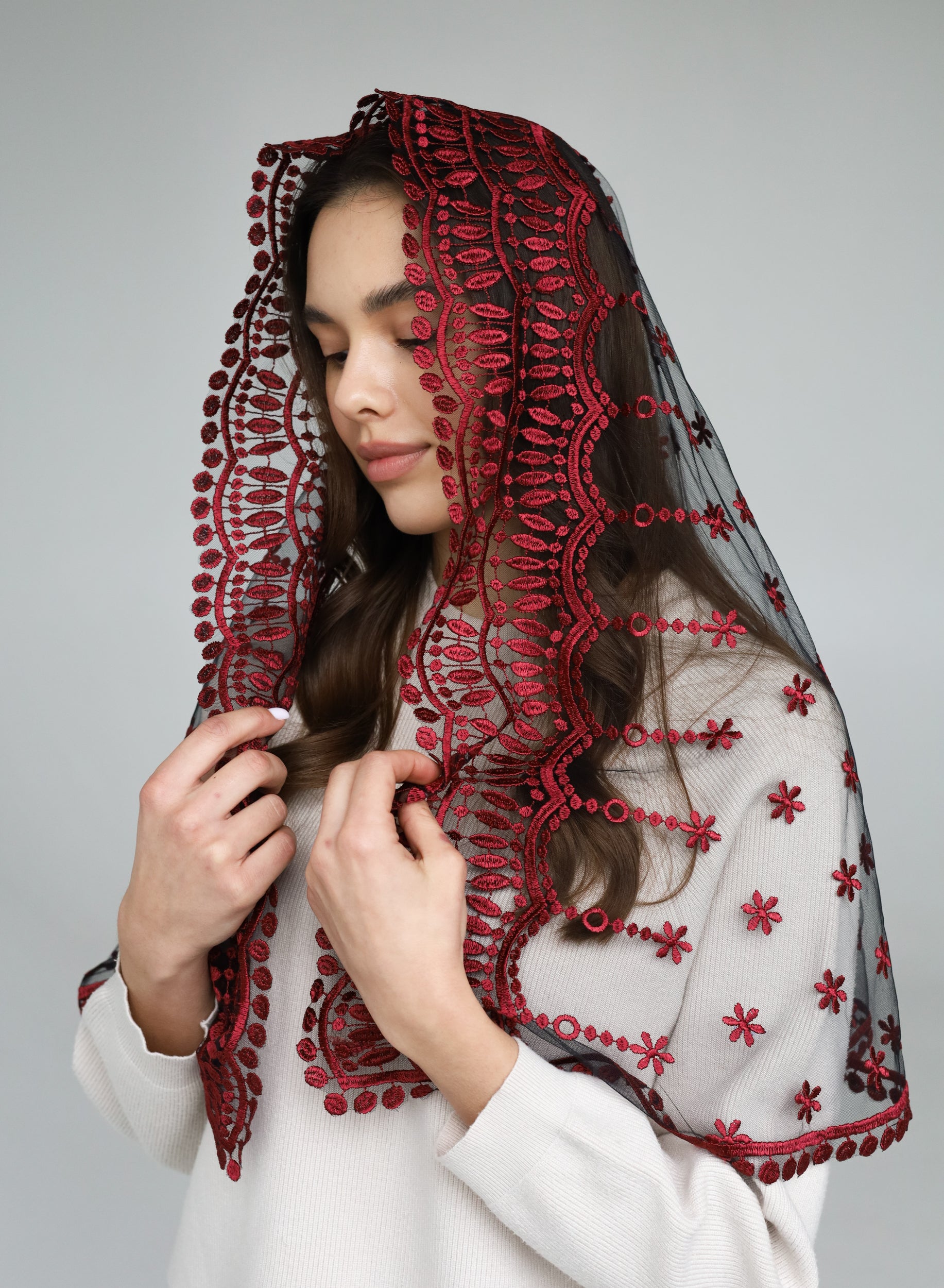LONG BURGUNDY MANTILLA - MariaVeils