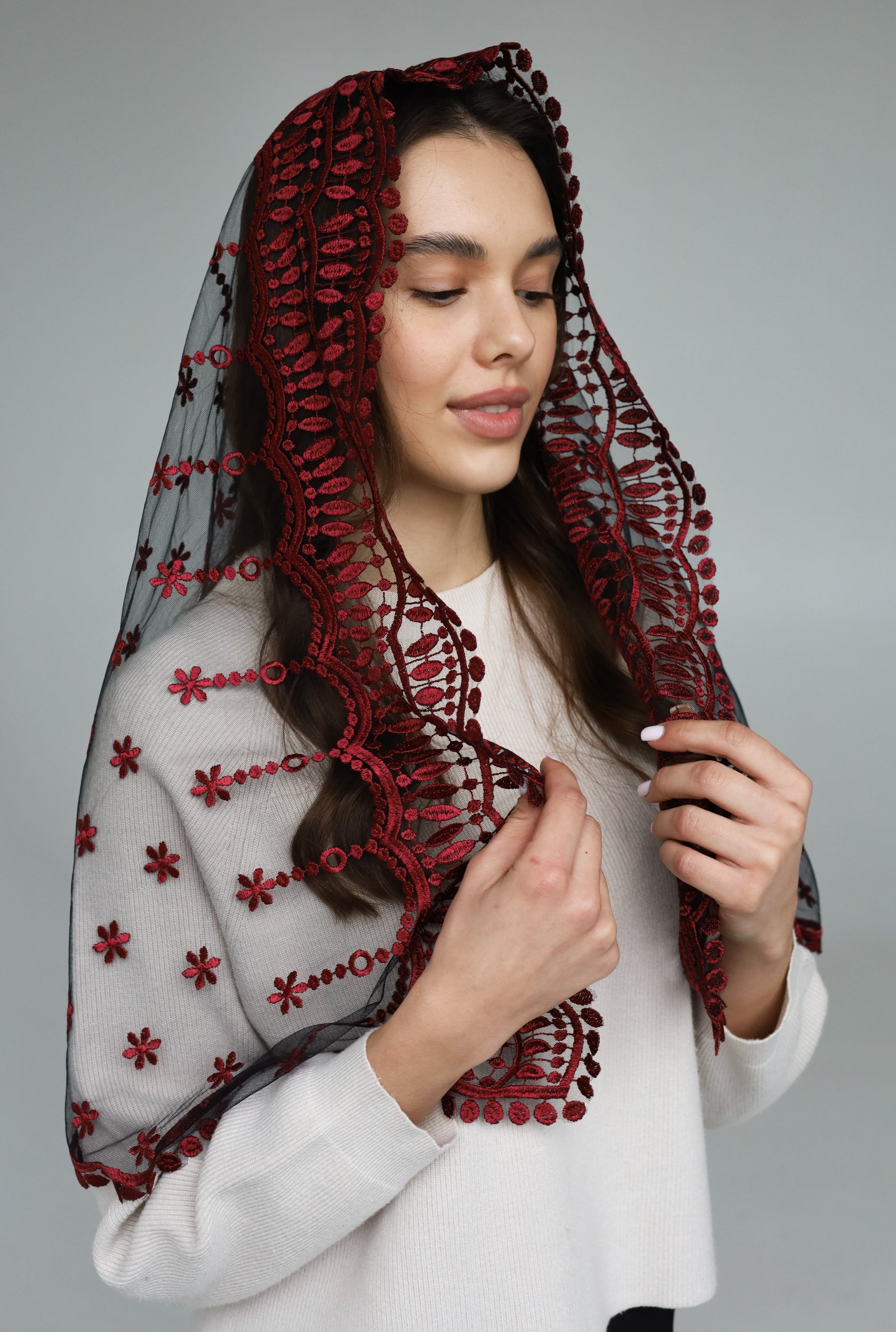 LONG BURGUNDY MANTILLA - MariaVeils
