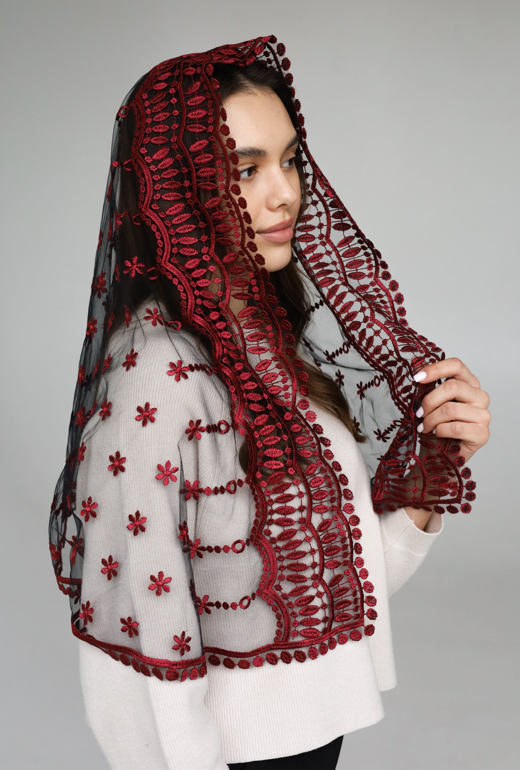 LONG BURGUNDY MANTILLA - MariaVeils
