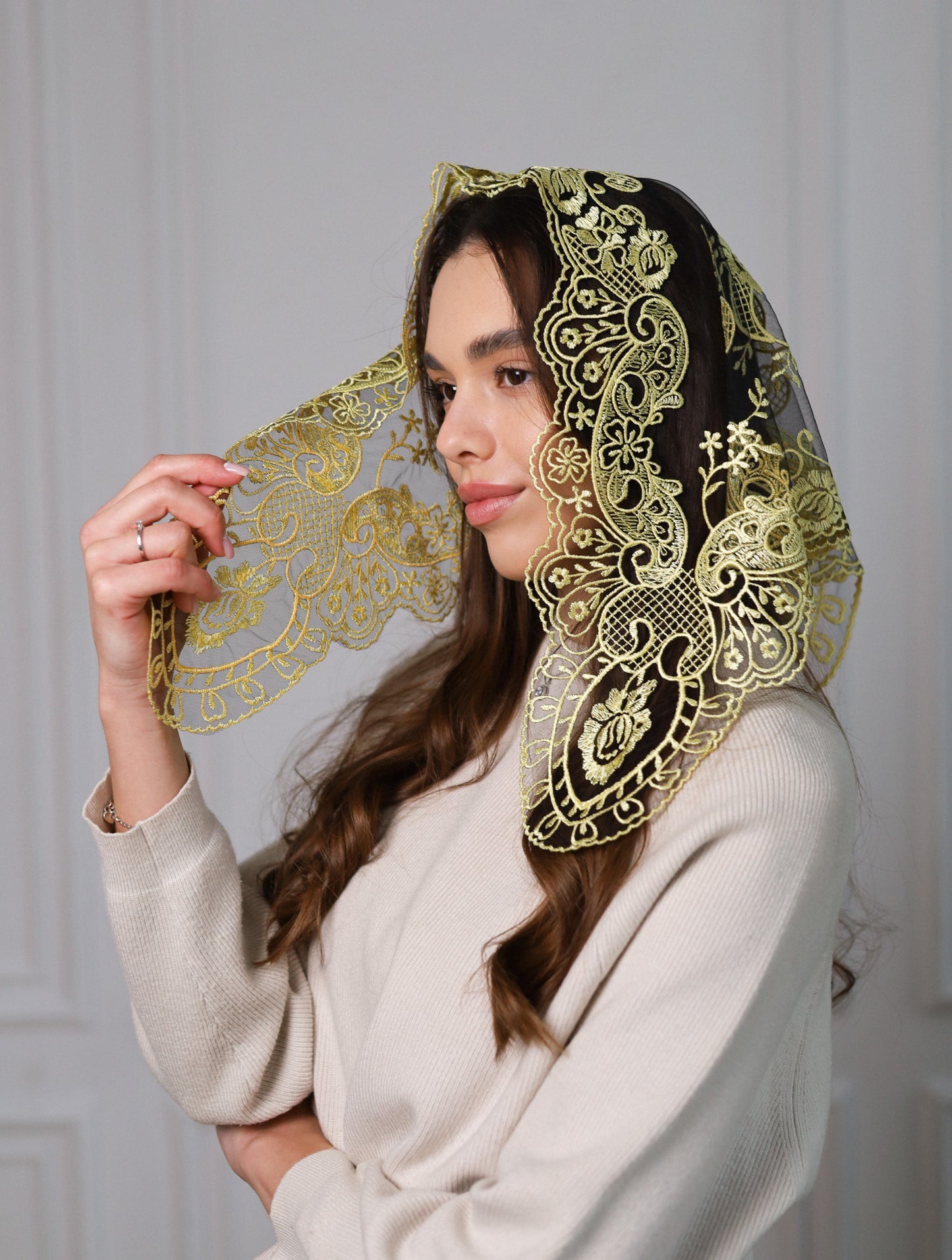 YELLOW TRIANGLE VEIL